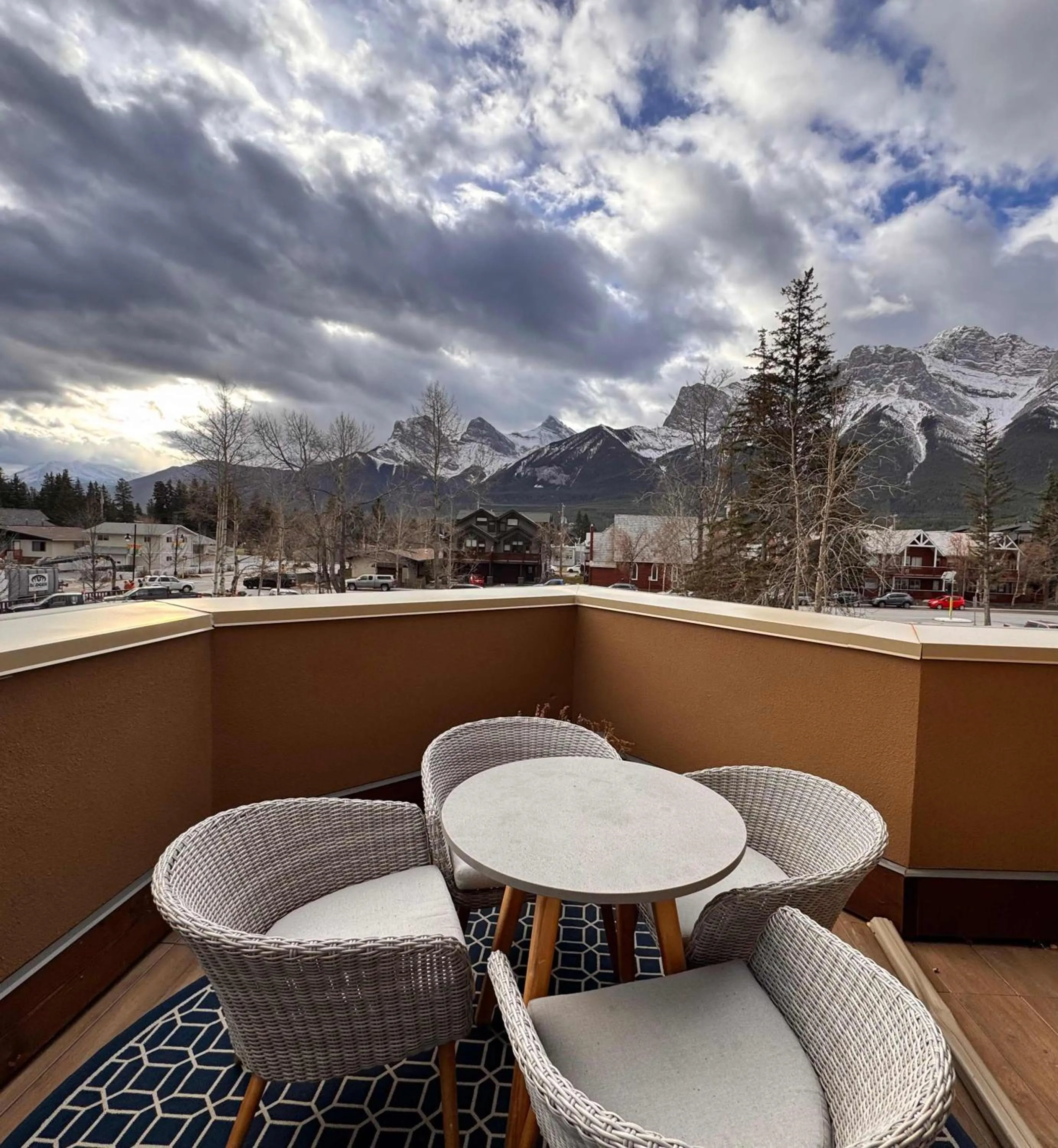 Ravens Crest Lodge - Stunning Views Perfectly Located on Main Street