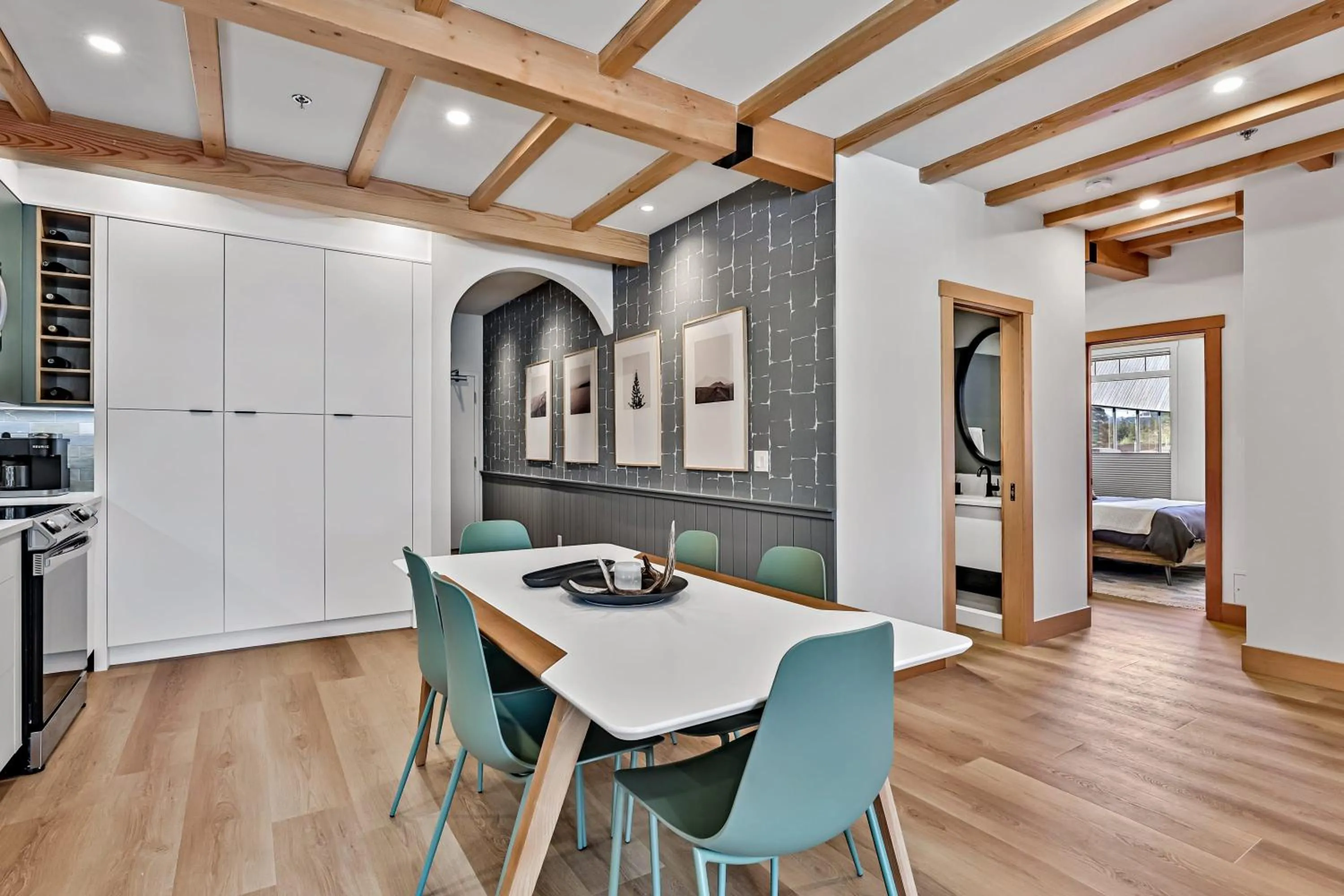 Ravens Crest Lodge - Stunning Views Perfectly Located on Main Street