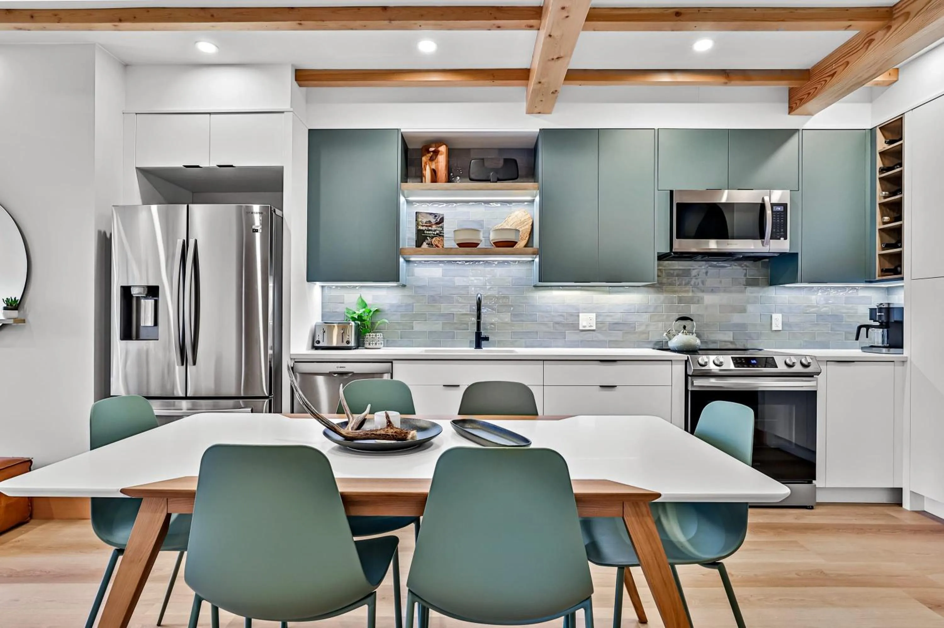 Ravens Crest Lodge - Stunning Views Perfectly Located on Main Street