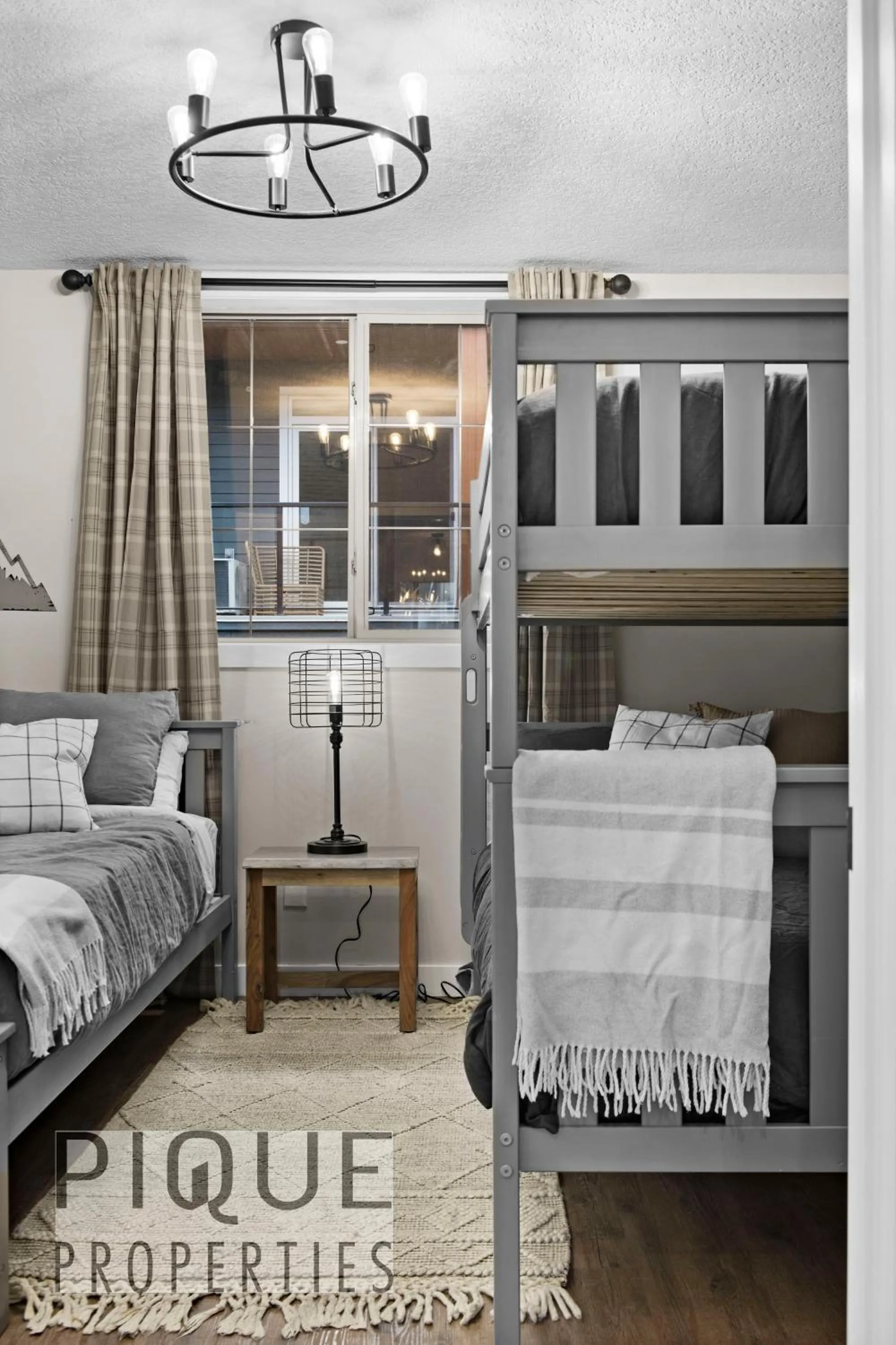 Bed in Mystic Mountain Chalet, Heated Outdoor Pool & Hot Tub, Free Parking, Fast Wifi!