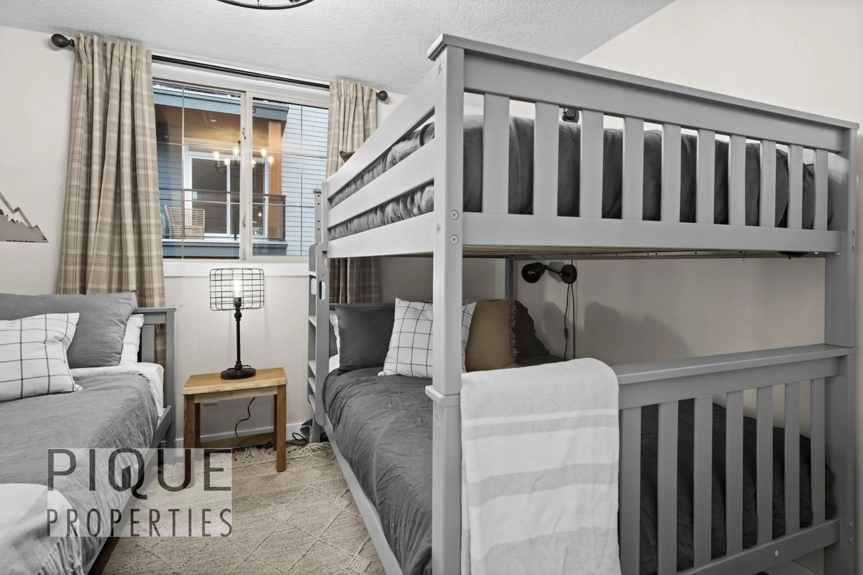 Bed in Mystic Mountain Chalet, Heated Outdoor Pool & Hot Tub, Free Parking, Fast Wifi!