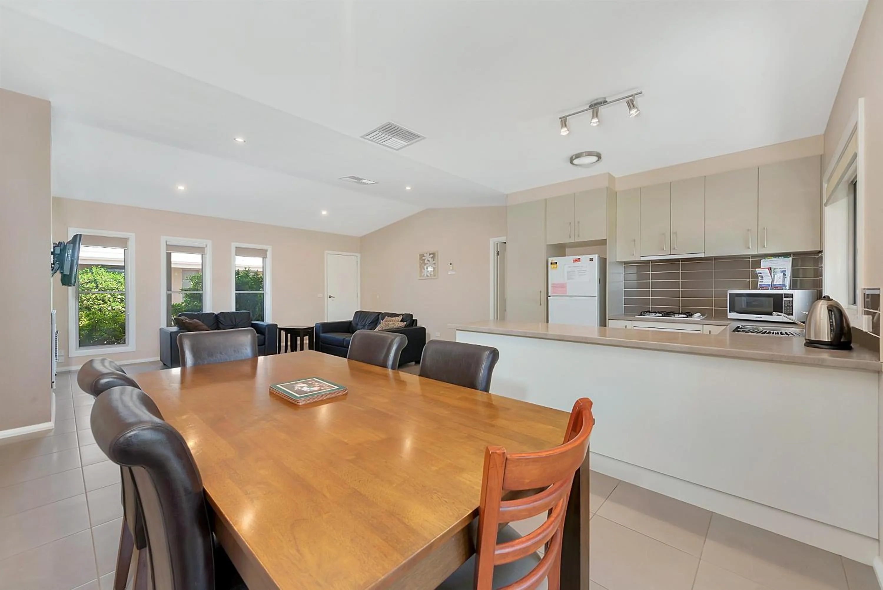Kitchen or kitchenette in Kennedy Holiday Villas
