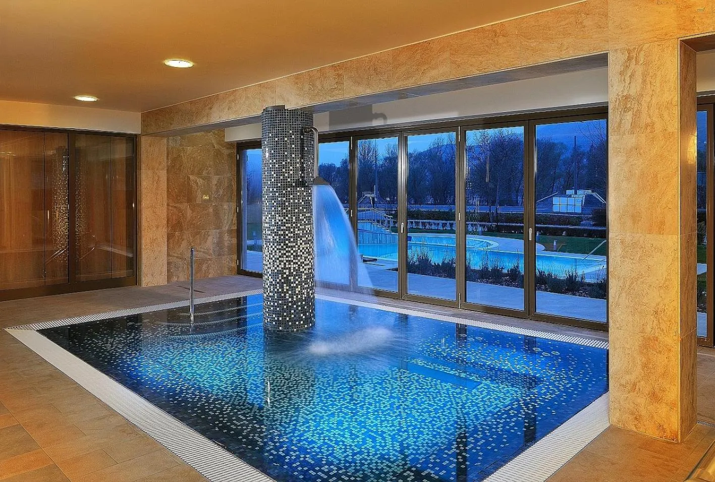 Swimming pool in Hotel Visegrád