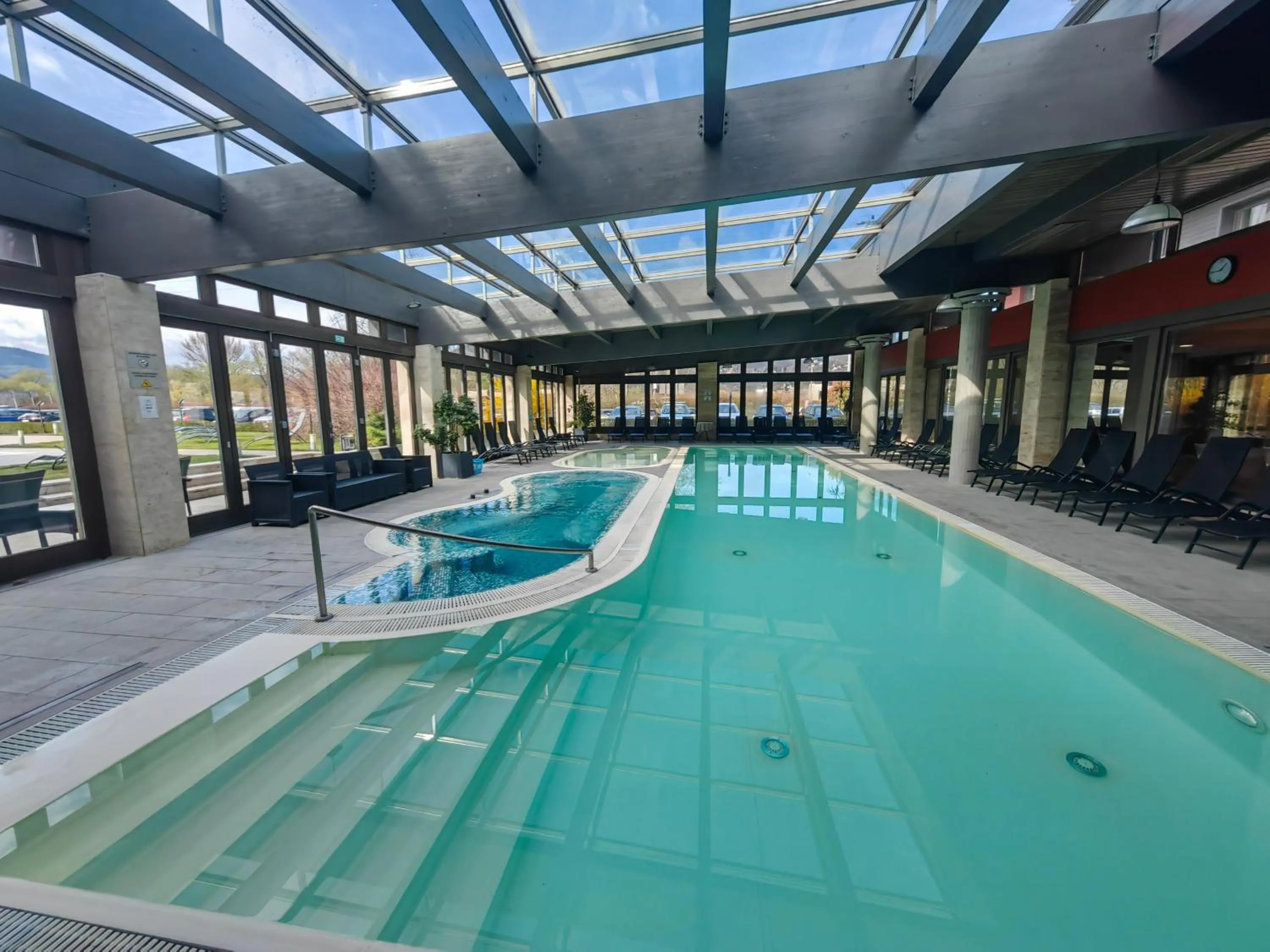 Swimming pool in Hotel Visegrád