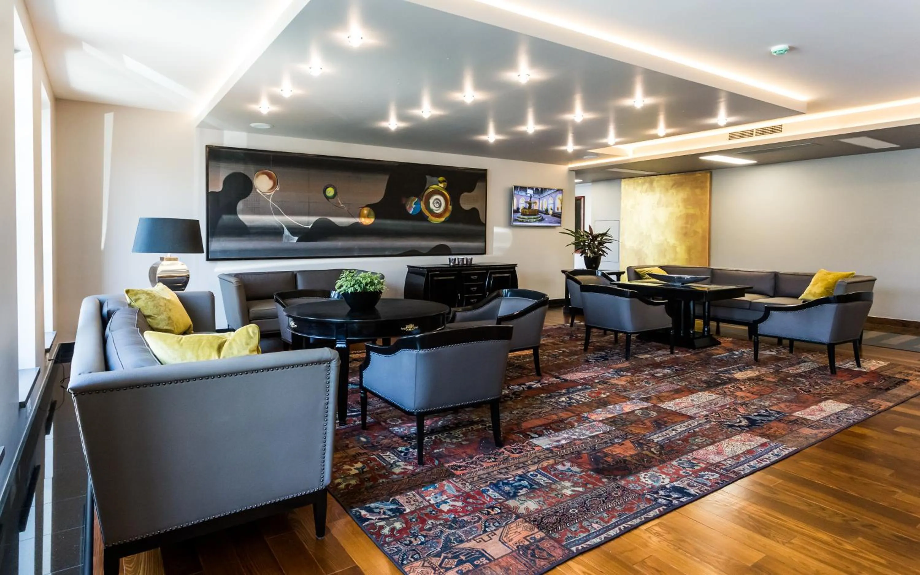 Communal lounge/ TV room in Hotel Visegrád