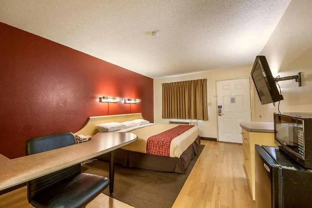 Bed in Travelodge by Wyndham San Antonio Lackland AFB North