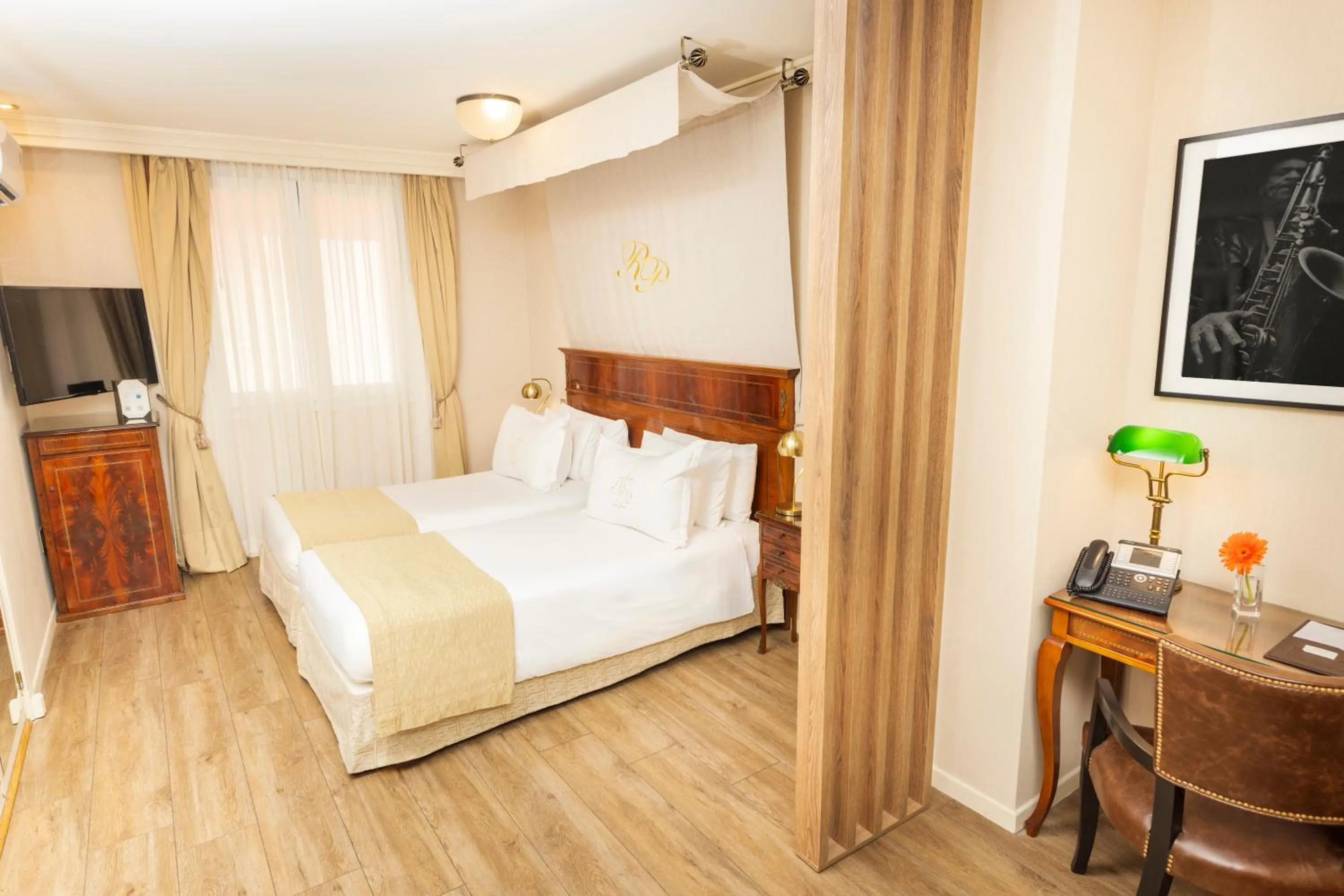 Bed in Melia Recoleta Plaza Hotel