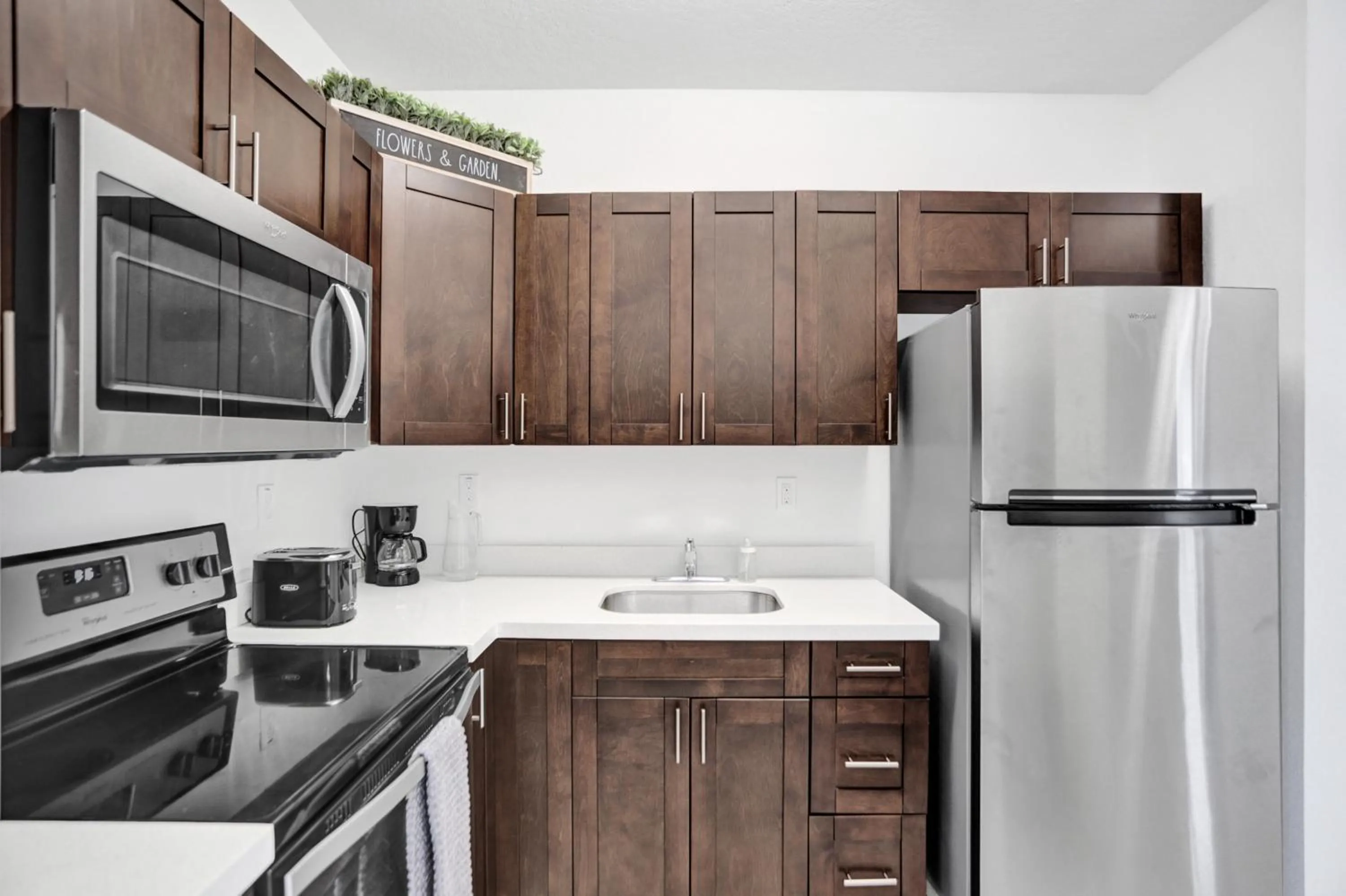 Coffee/tea facilities in Renzzi Wynwood Apartments