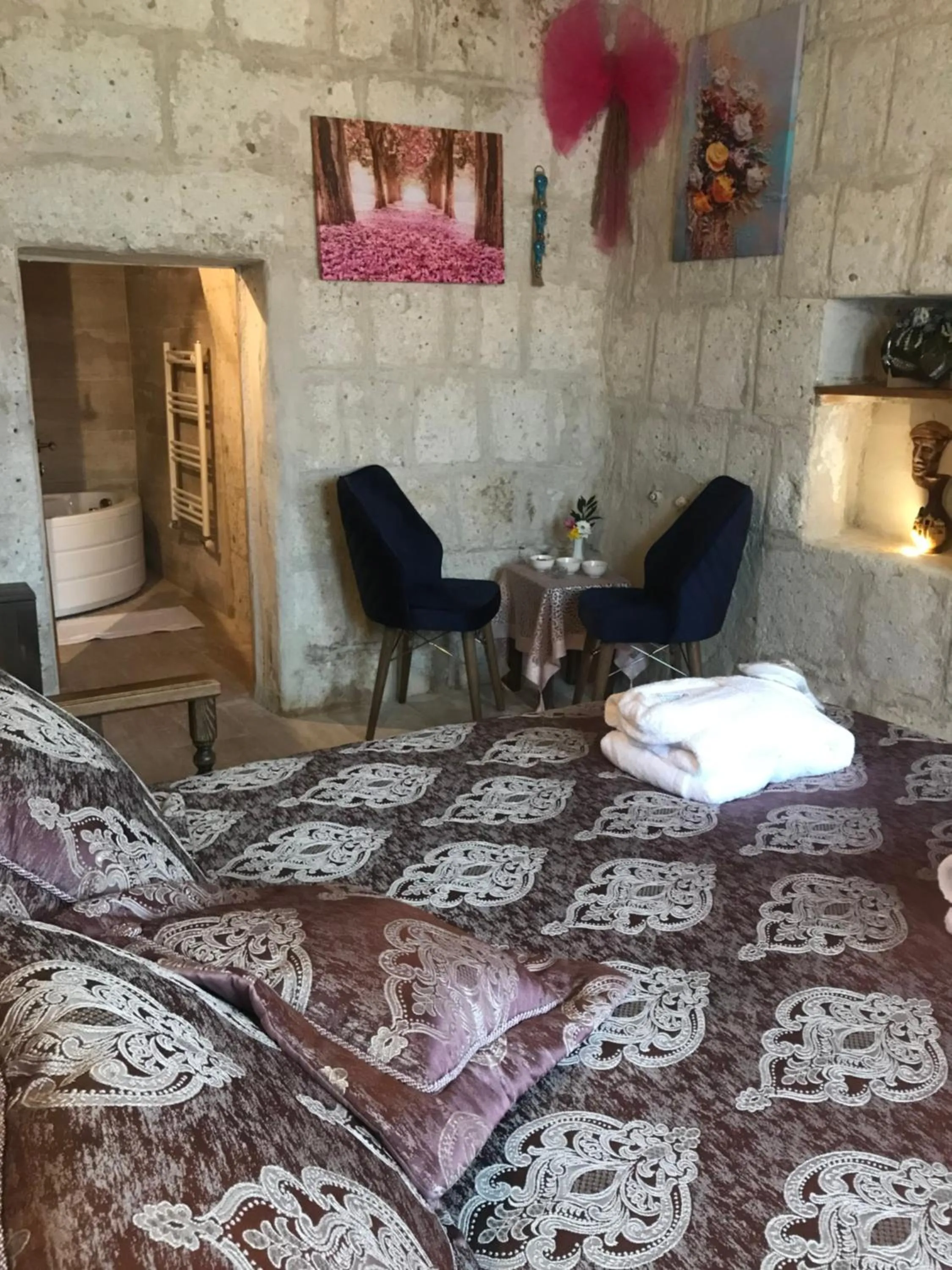Photo of the whole room, Bed in Cappadocia Alaz Cave Otel