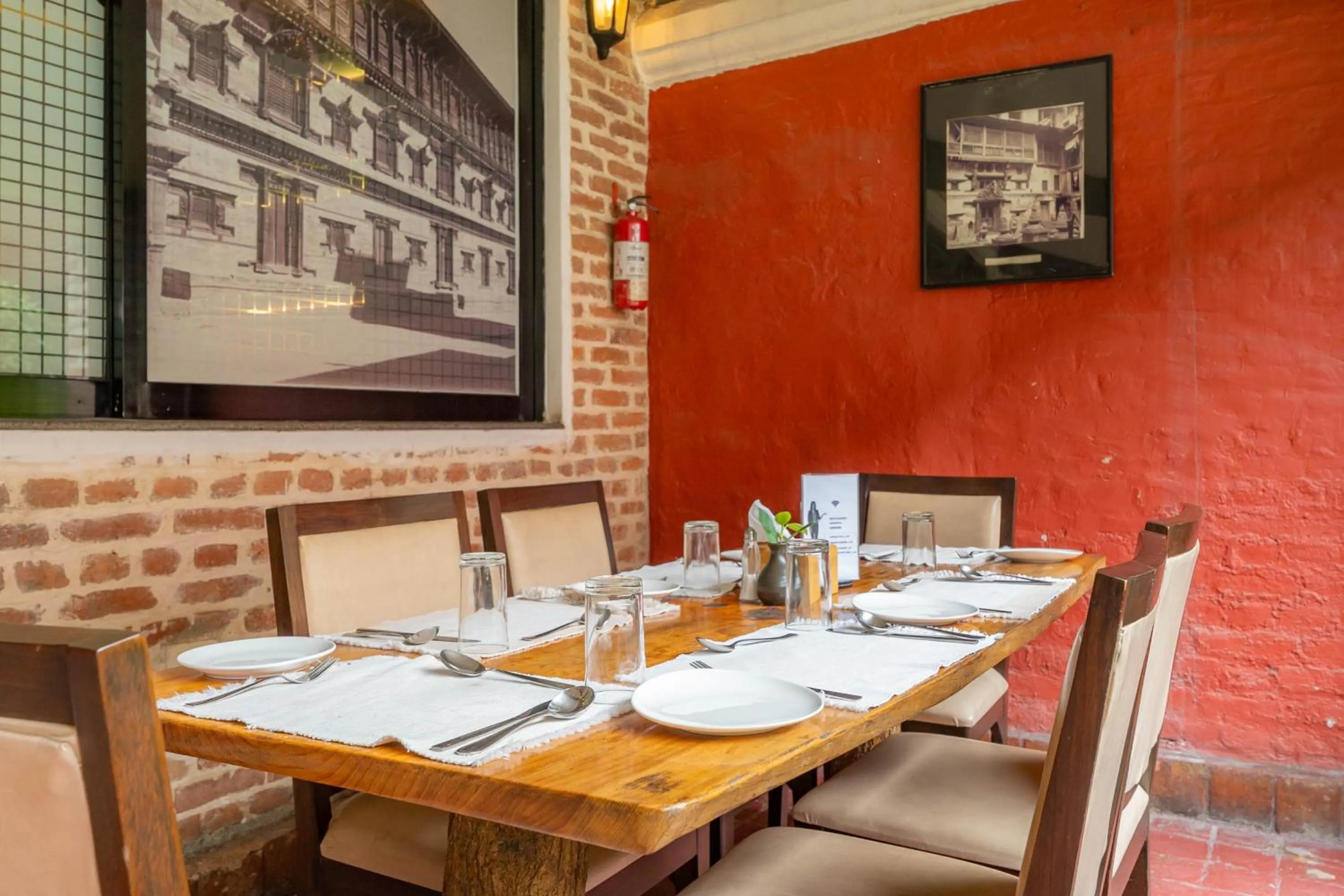 Restaurant/places to eat in Hukum Darbar Restaurant & Hotel