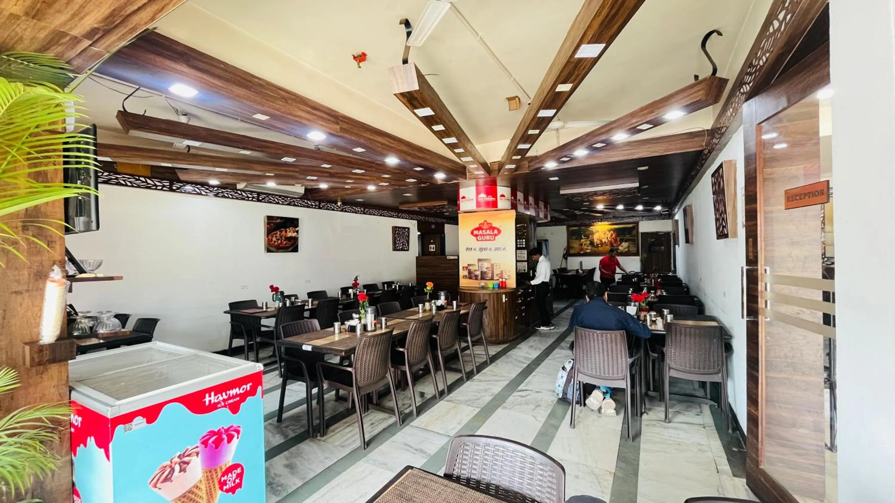 Restaurant/places to eat in Hotel Sai Chhatra