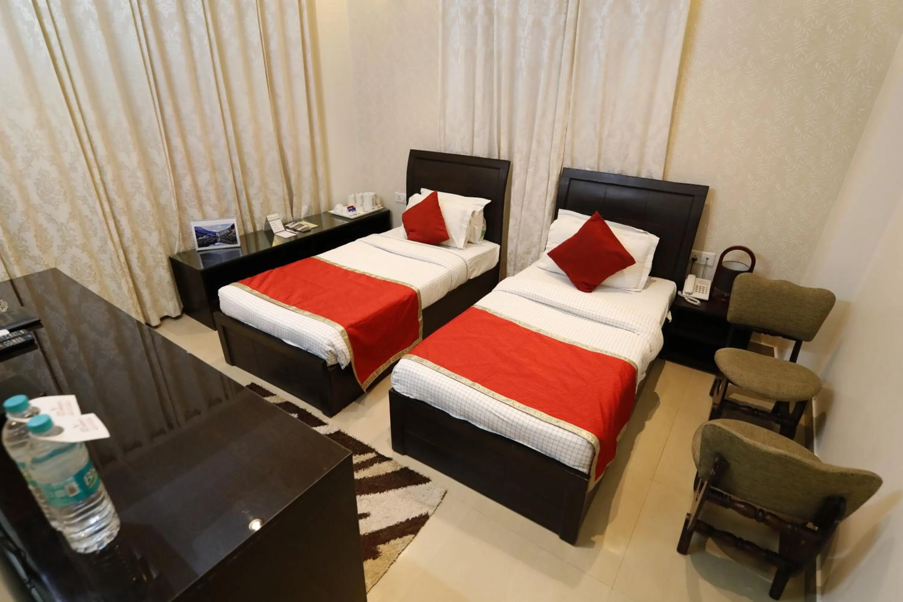 Bedroom, Bed in Hotel Yog Vashishth
