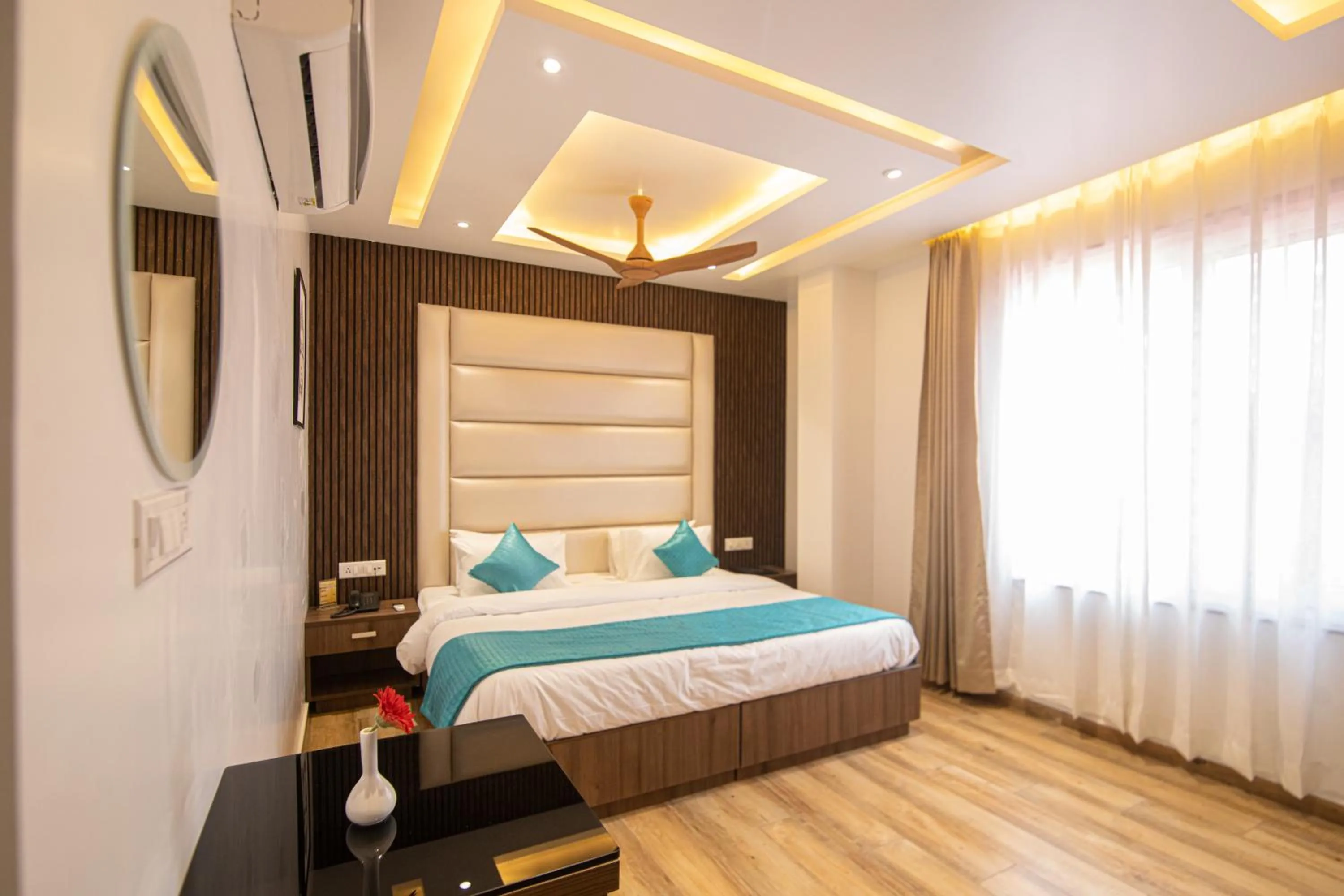 Bedroom, Bed in Hotel Yog Vashishth