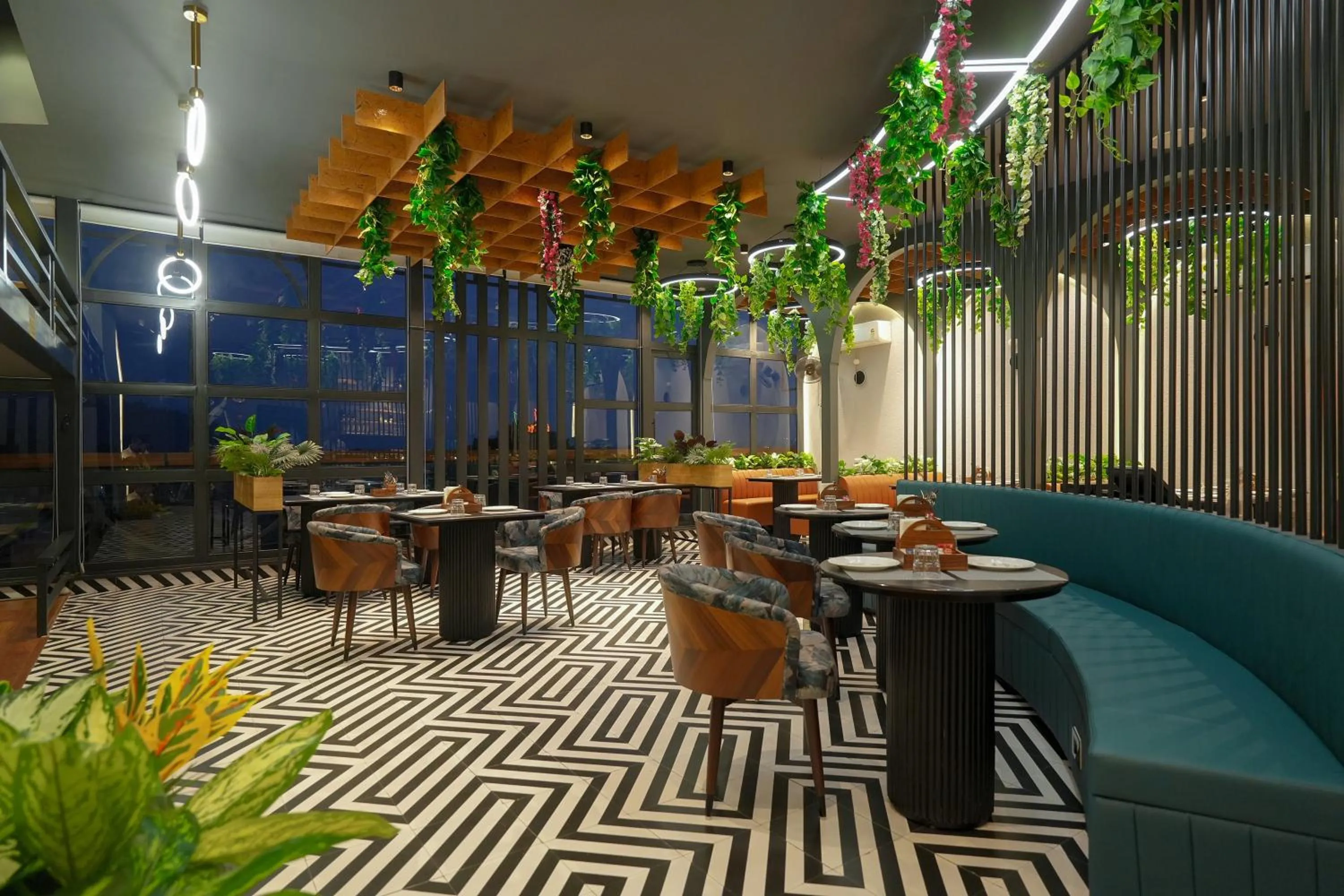 Restaurant/places to eat in Hotel Yog Vashishth