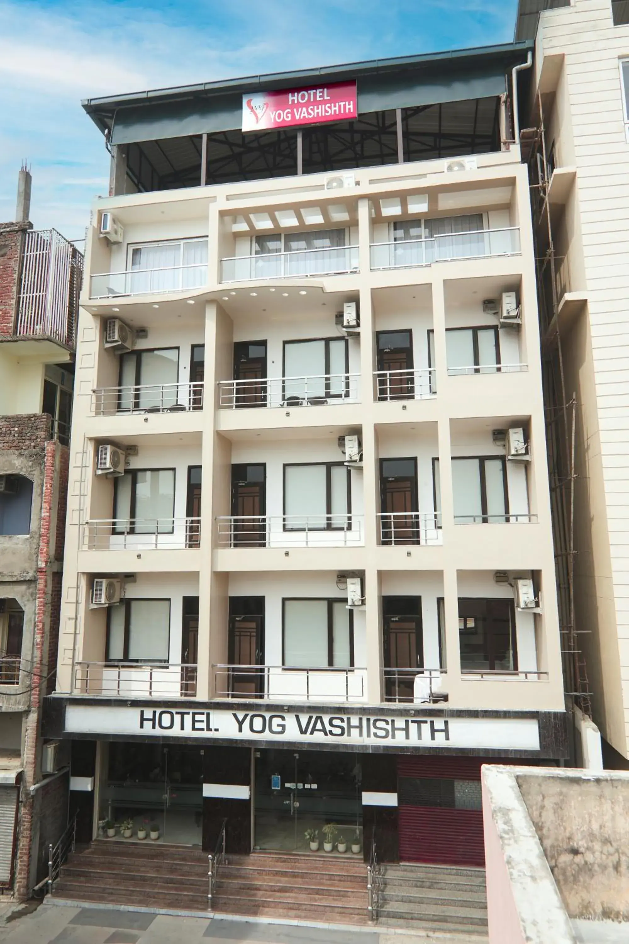 Property building in Hotel Yog Vashishth Property building in Hotel Yog Vashishth