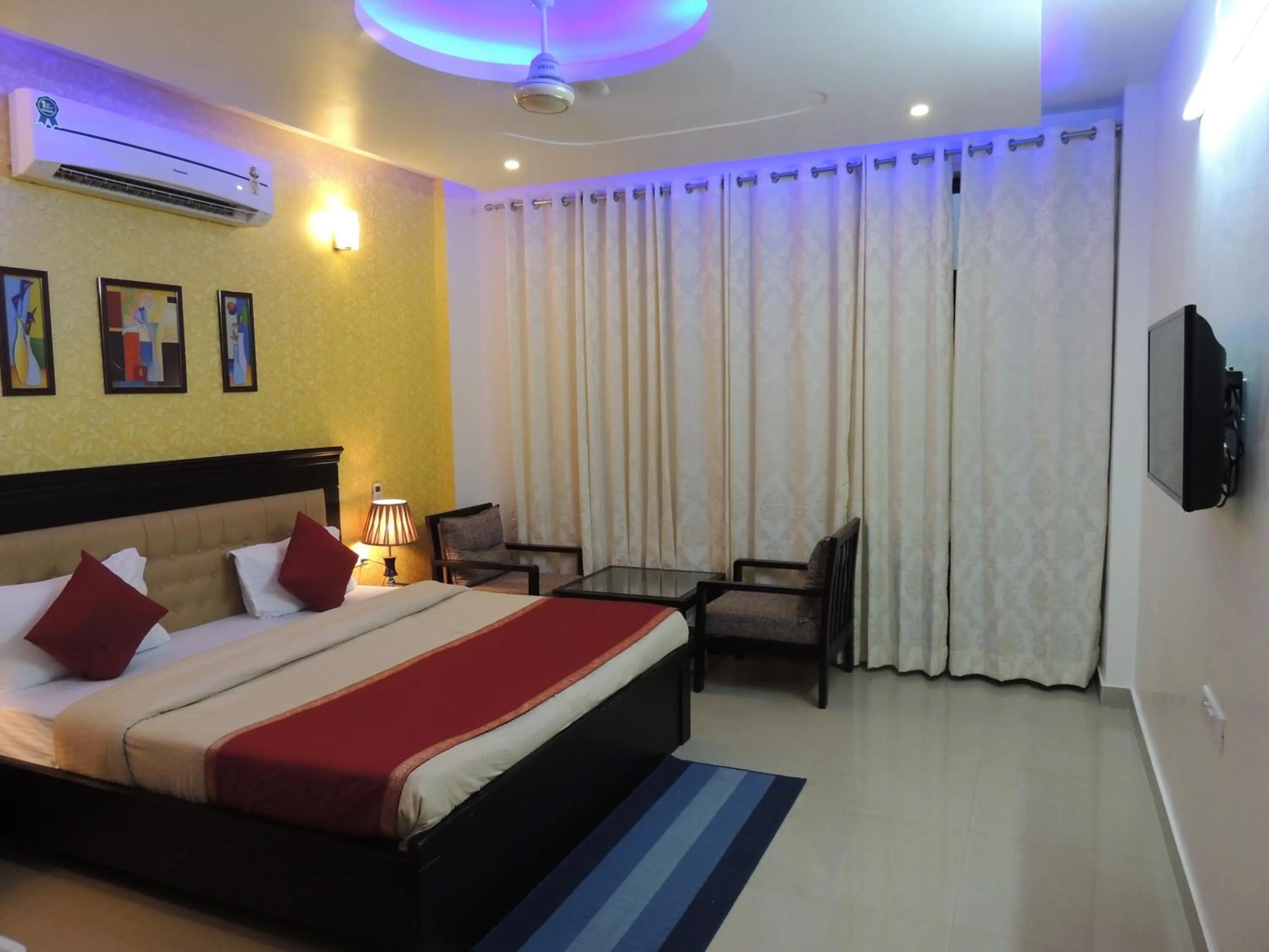 Photo of the whole room, Bed in Hotel Yog Vashishth