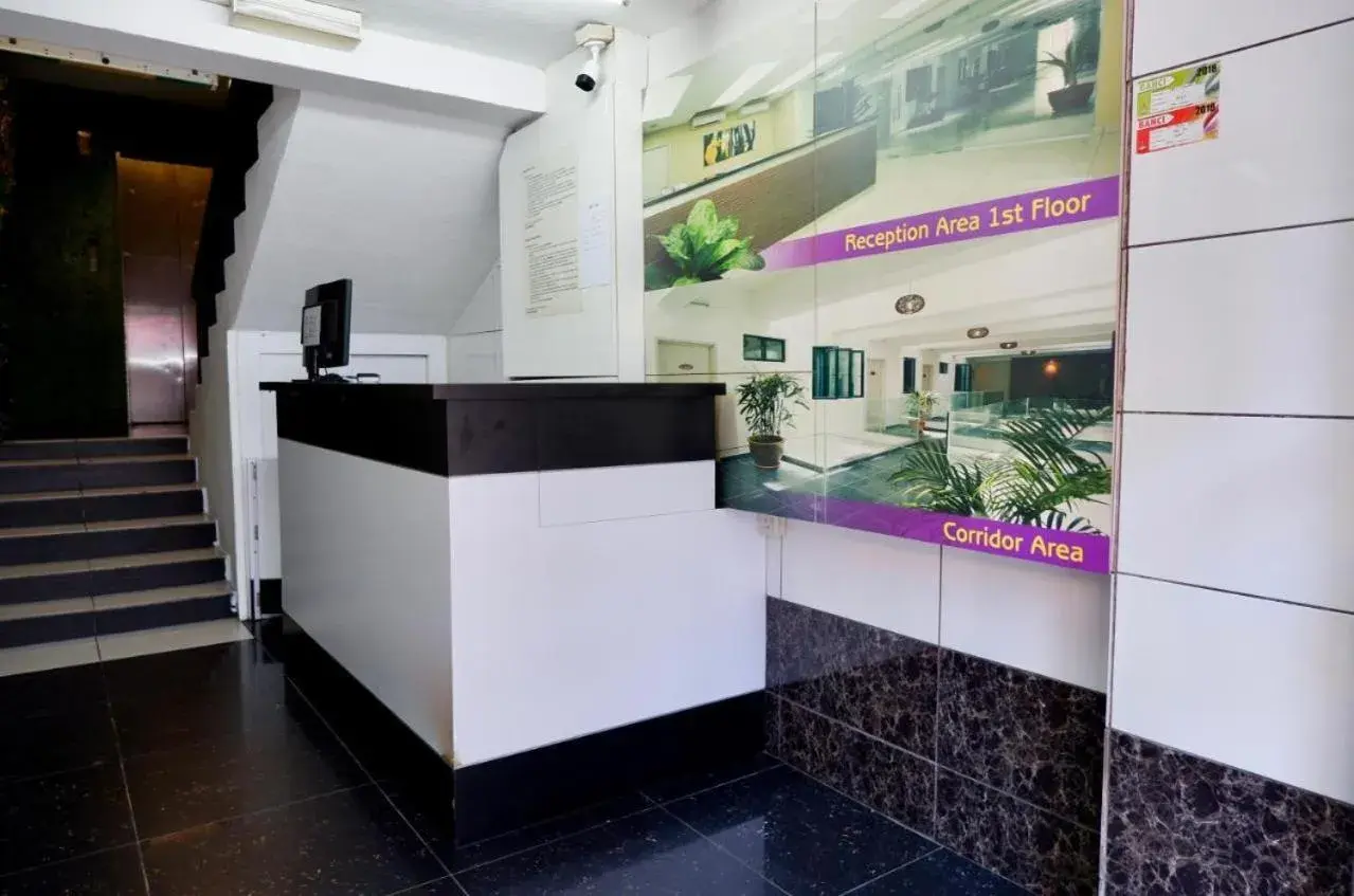 Property building, Kitchen/Kitchenette in Iris Garden Hotel