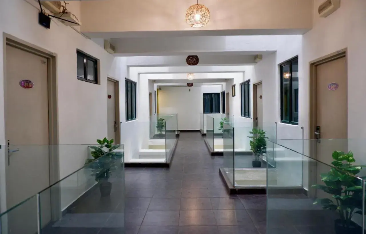 Facade/entrance, Lobby/Reception in Iris Garden Hotel