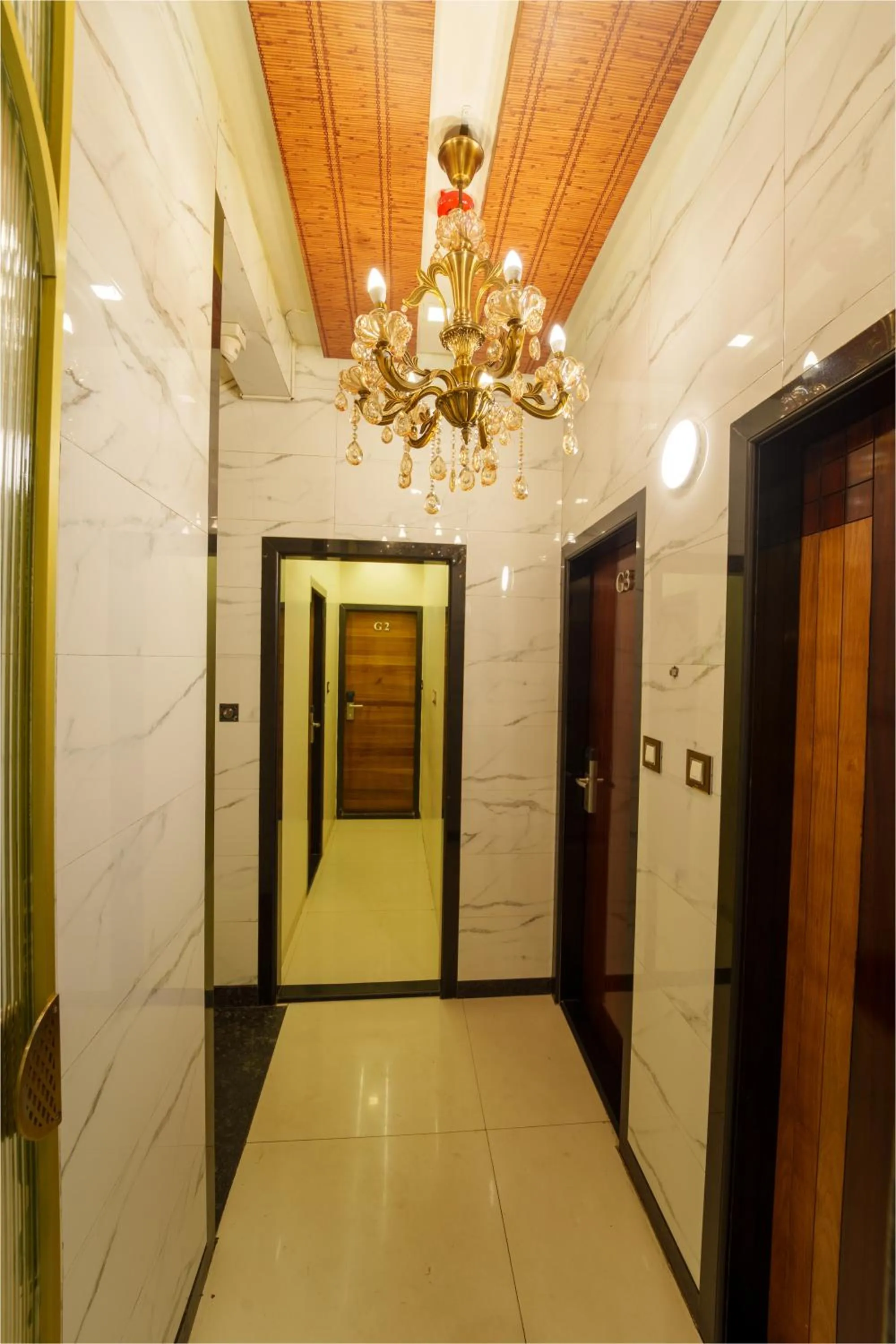 La Hotel Metro near BKC