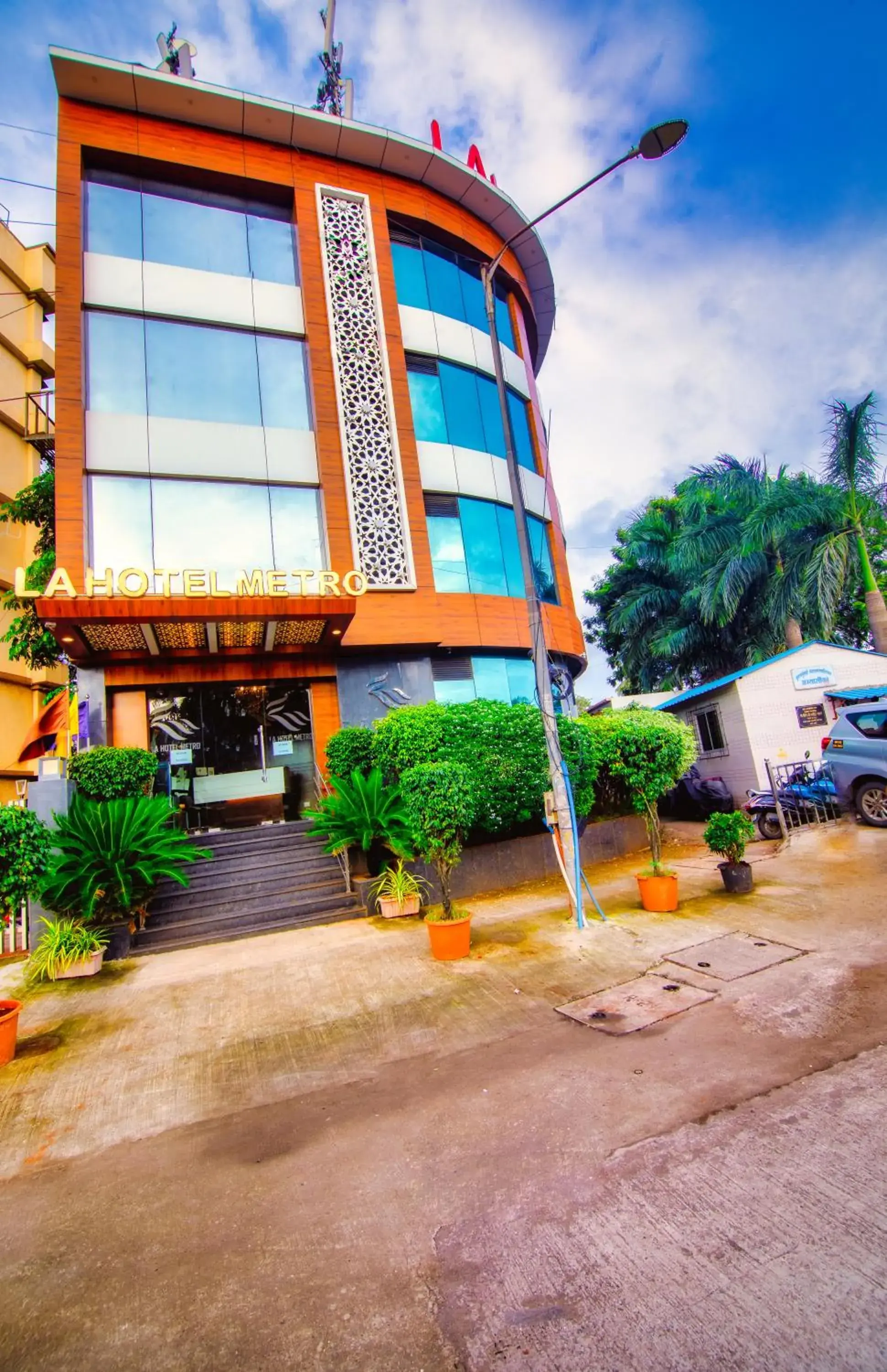 Property building in La Hotel Metro near BKC Property building in La Hotel Metro near BKC