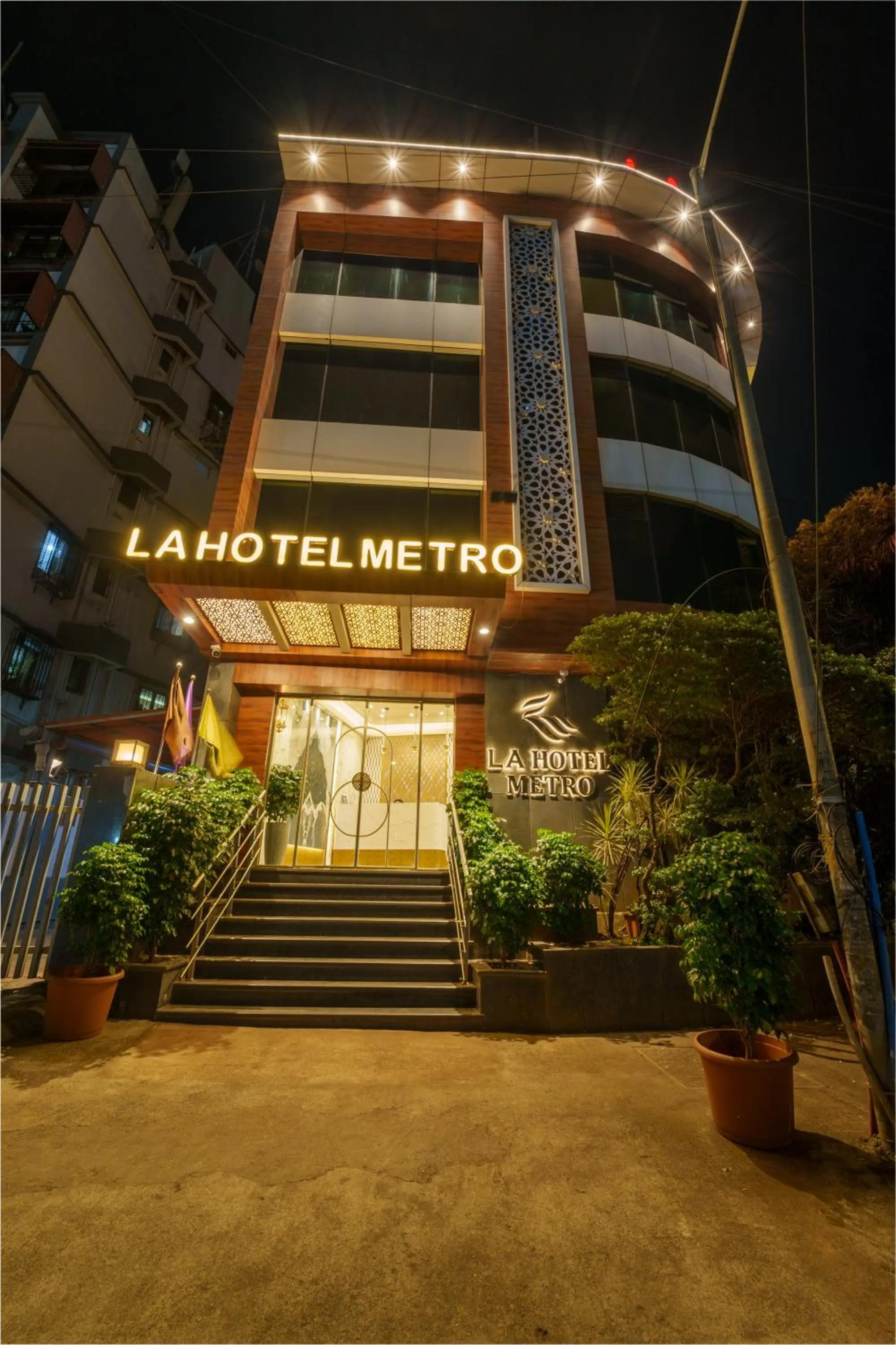 La Hotel Metro near BKC