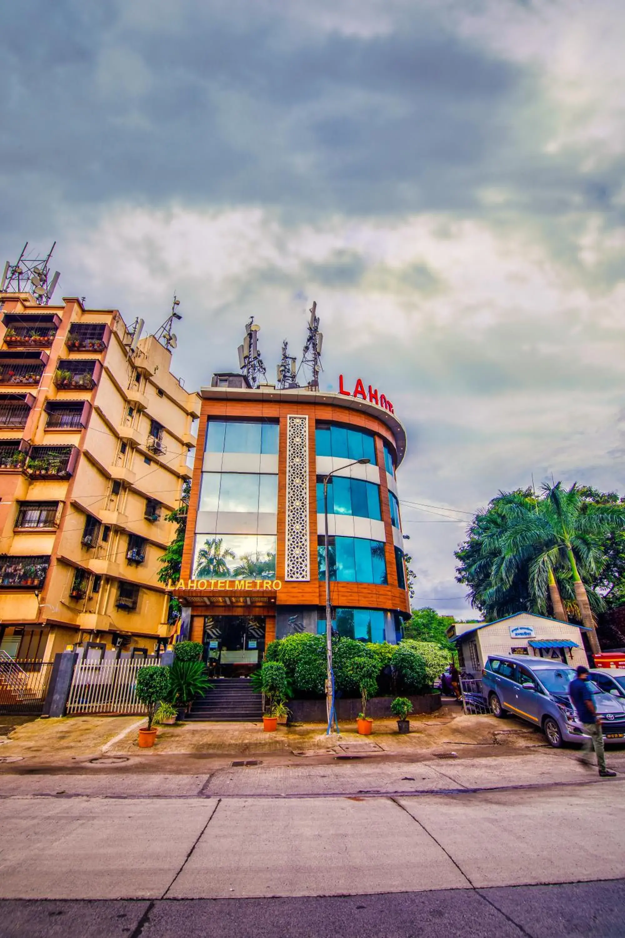 Property building in La Hotel Metro near BKC Property building in La Hotel Metro near BKC