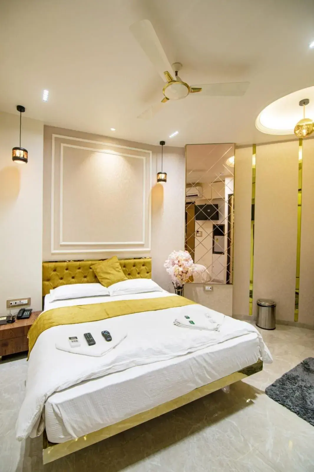 Bed in La Hotel Metro near BKC Bed in La Hotel Metro near BKC