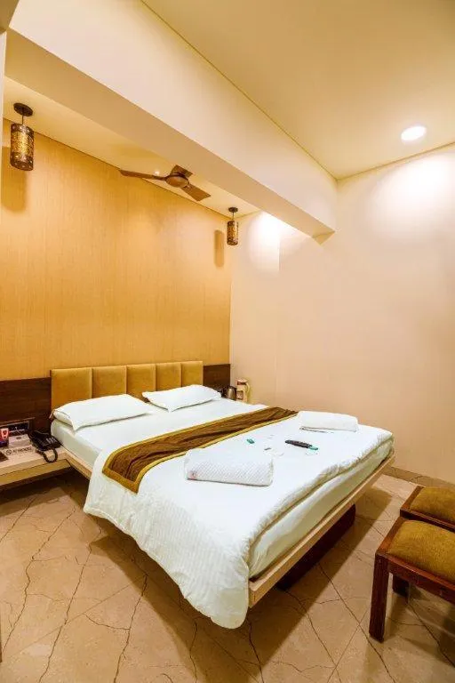 Bed in La Hotel Metro near BKC