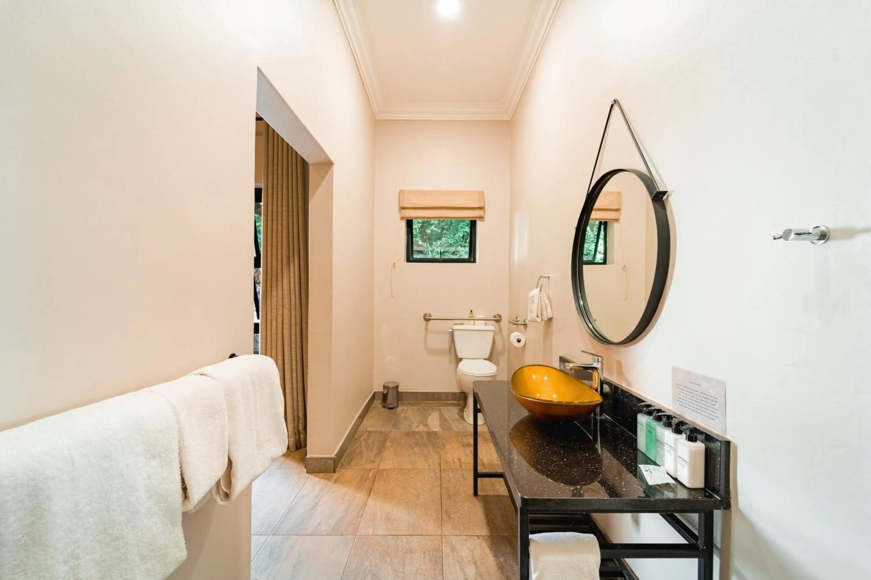 Bathroom, Bed in Nkosi Guest Lodge