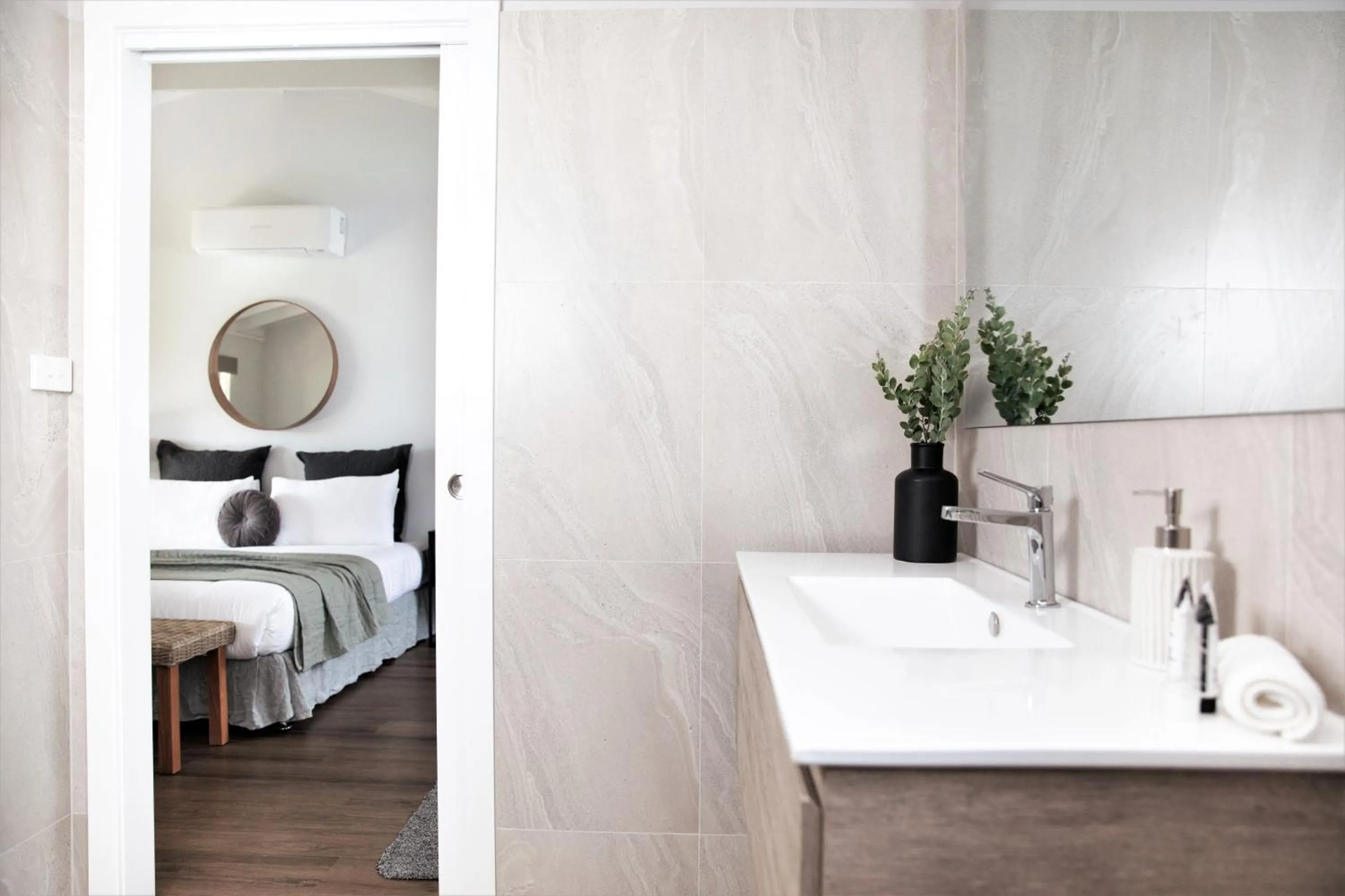 Bathroom, Bed in Pokolbin Farm Stay