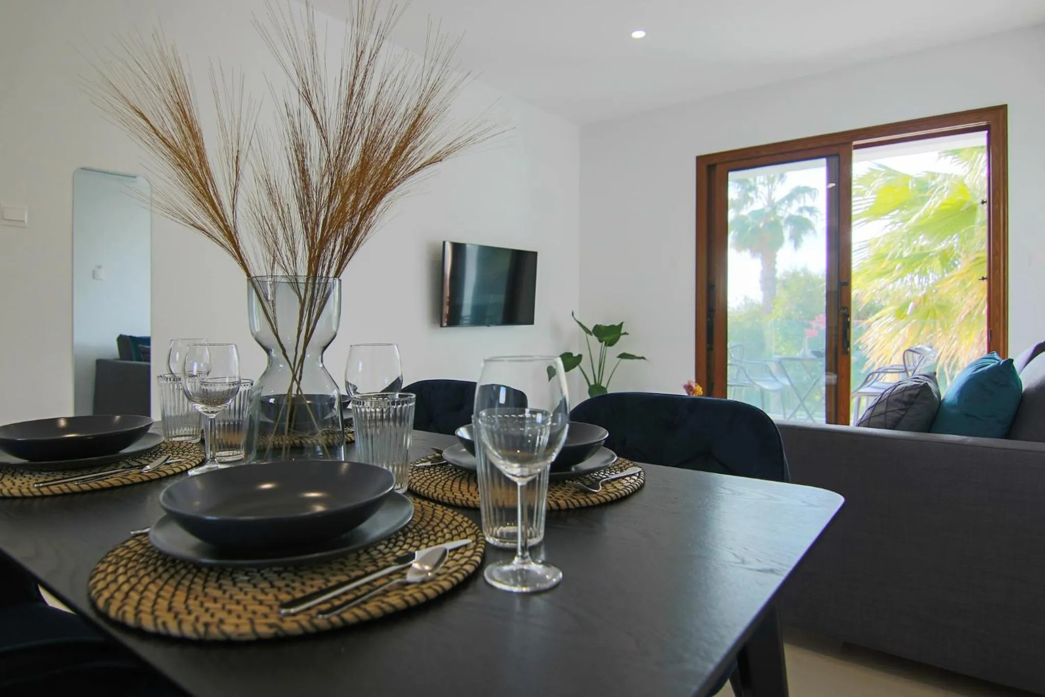Dining area in Phaedrus Living: Seaside Flat Constantinos 113