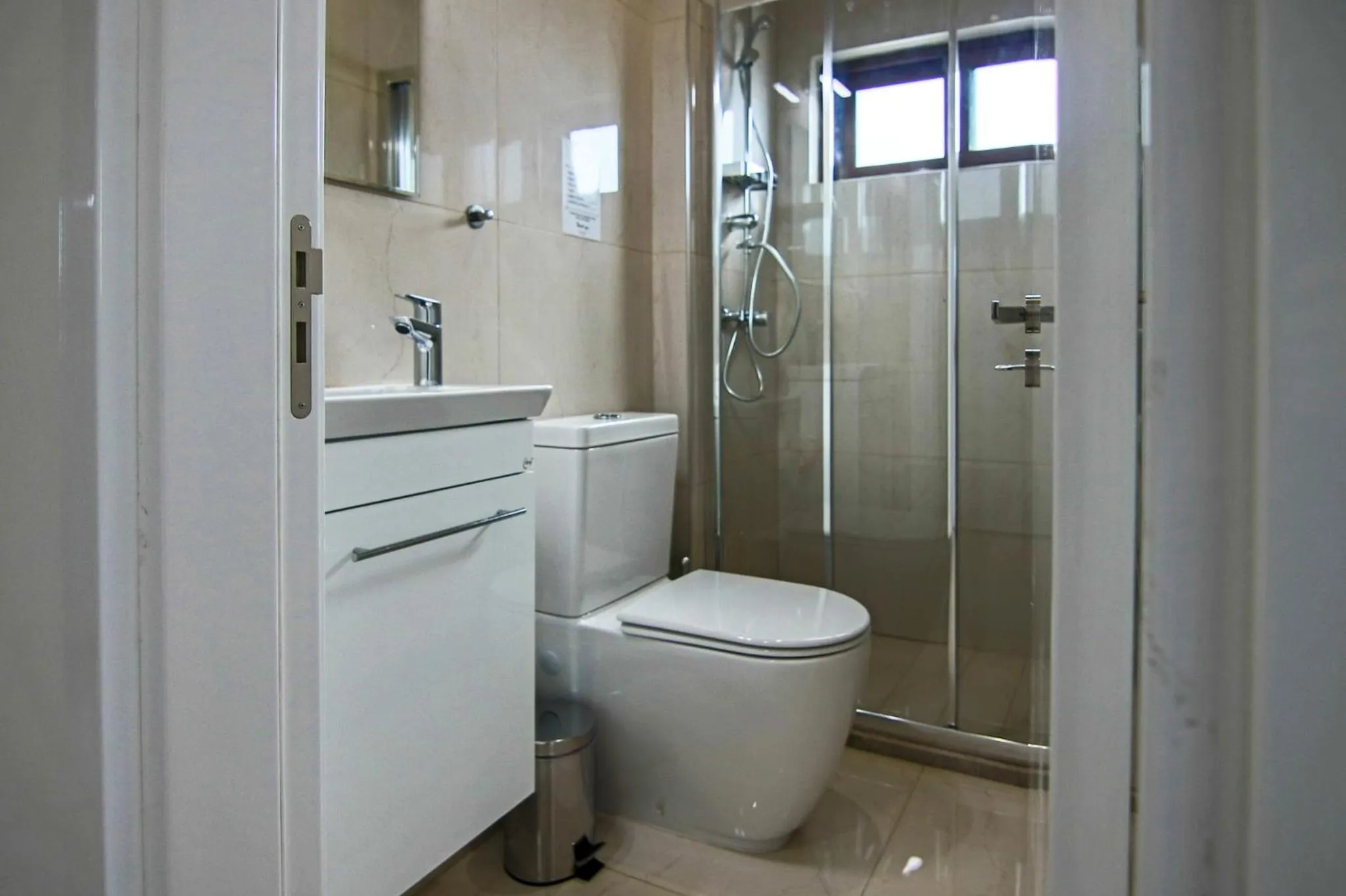 Bathroom in Phaedrus Living: Seaside Flat Constantinos 113