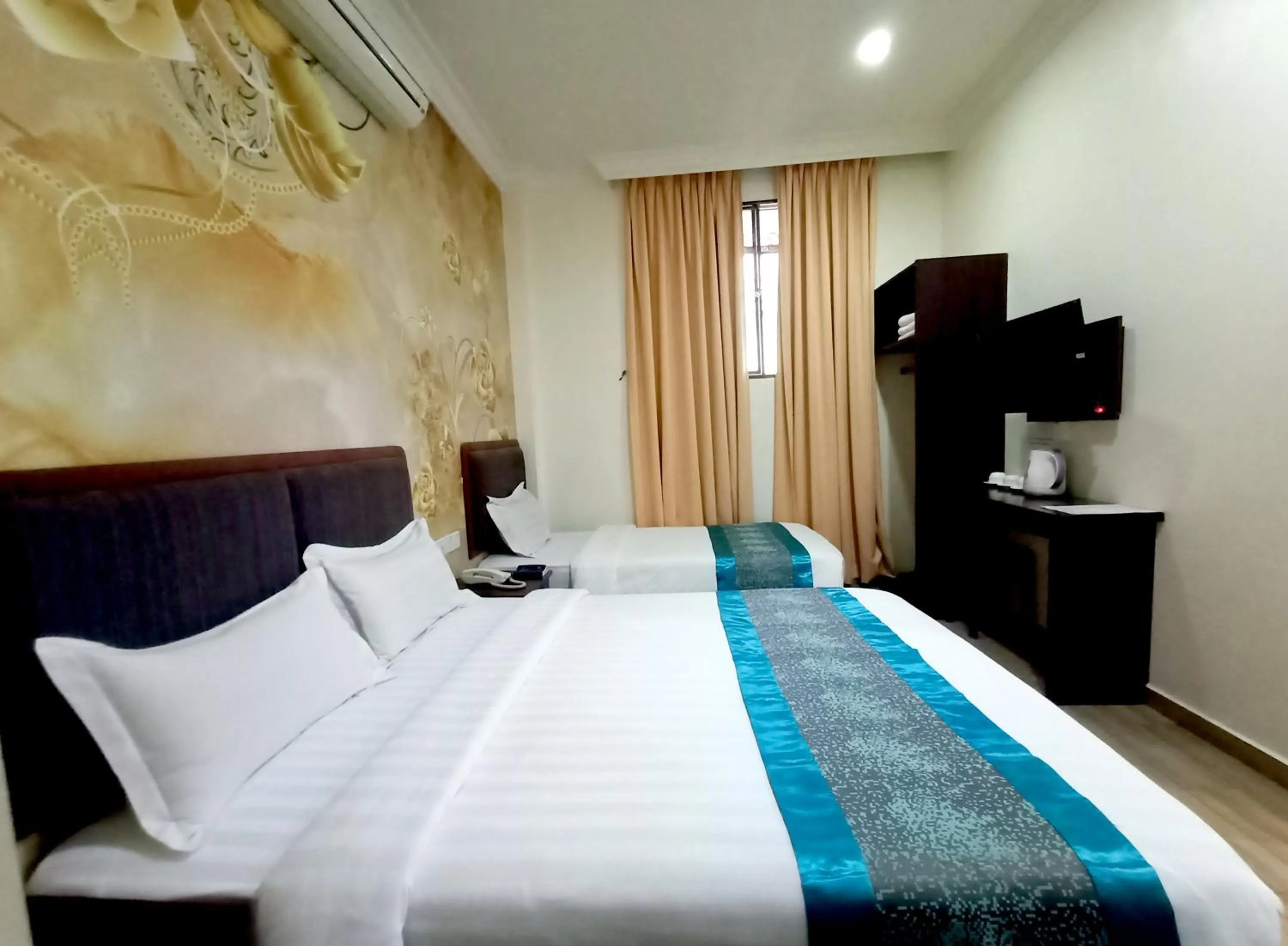 Photo of the whole room, Bed in Comfort Hotel