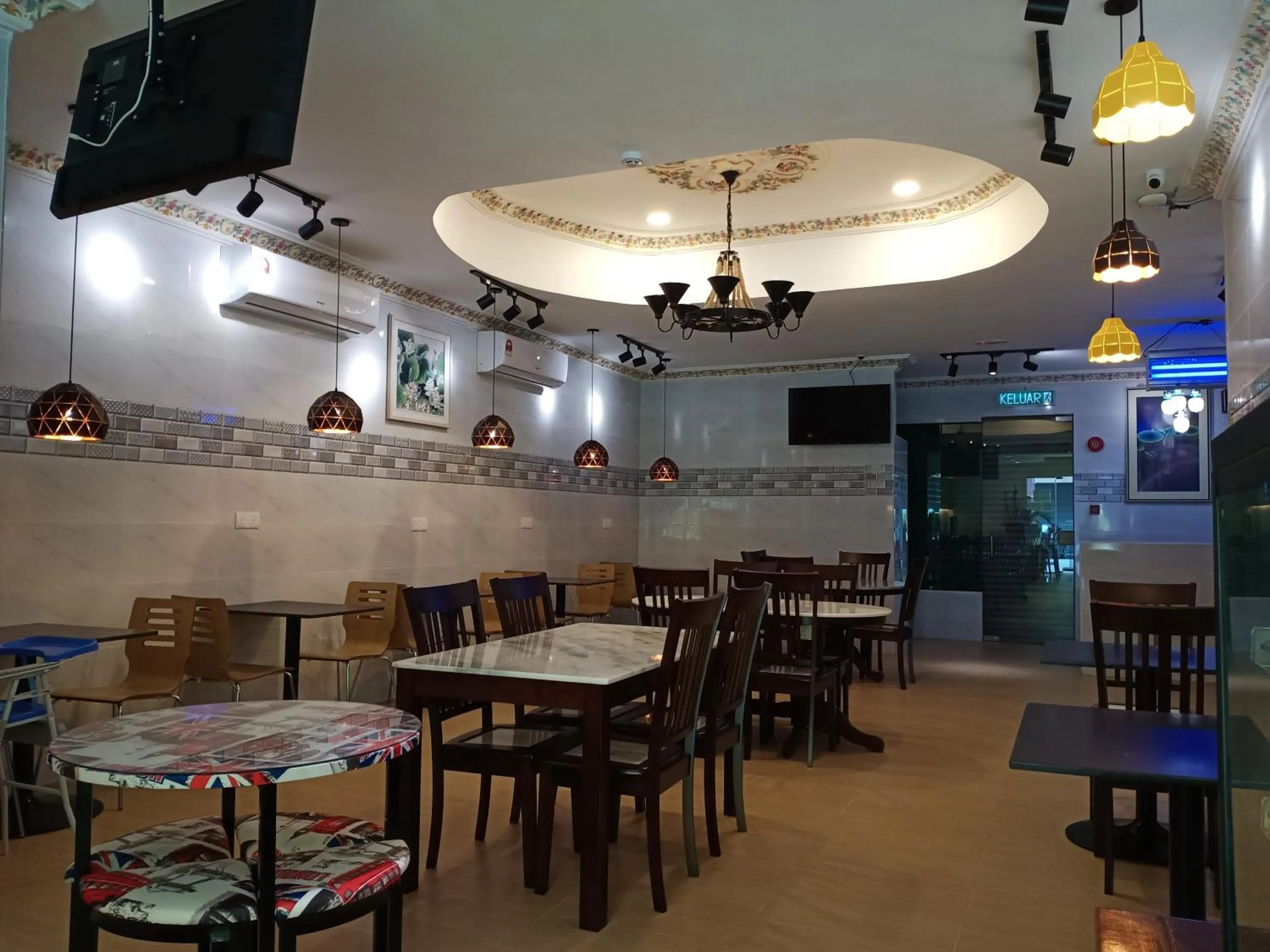 Restaurant/places to eat in Comfort Hotel