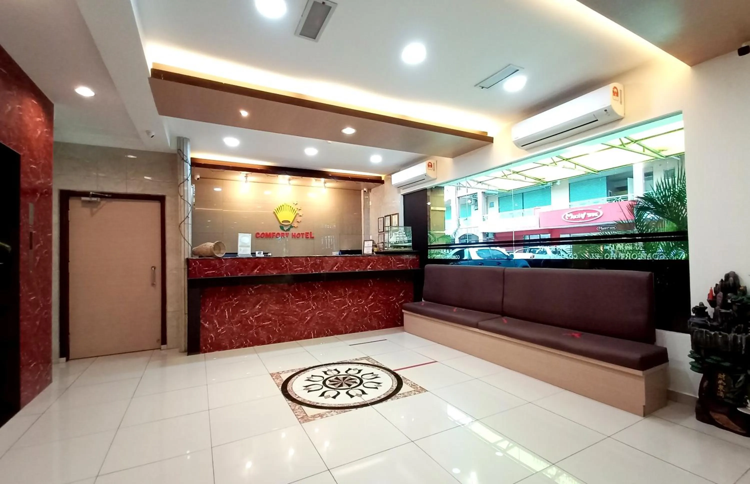 Lobby or reception in Comfort Hotel