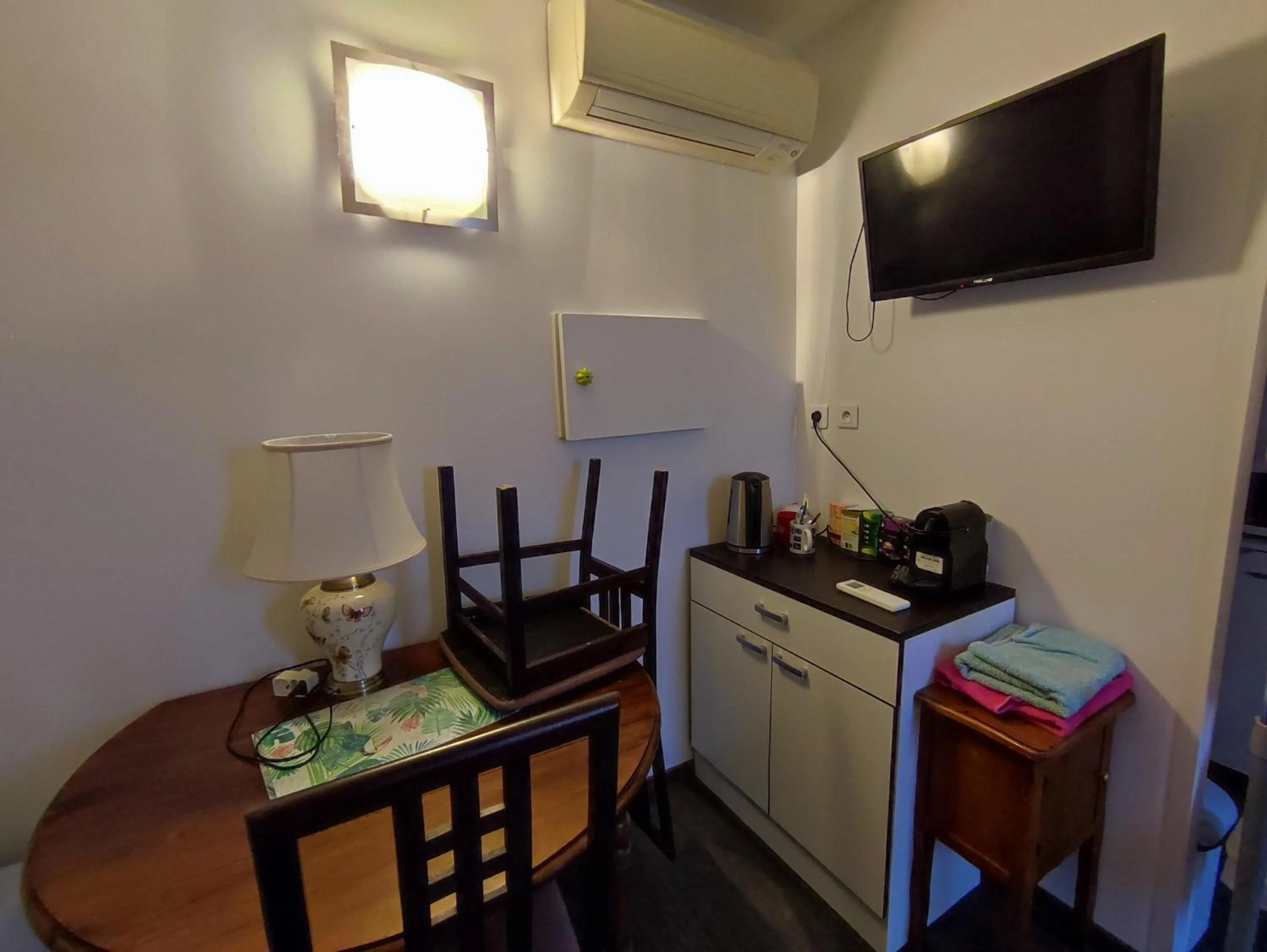 Coffee/tea facilities in chambre d'hôtes