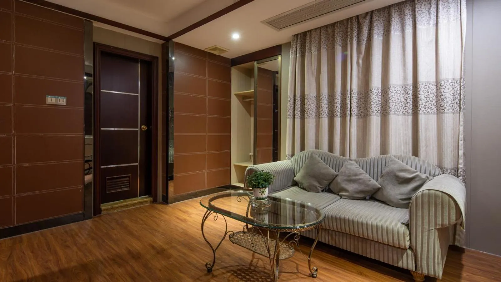 Suoxing Hotel Yijing Yangchun Donghu West Road
