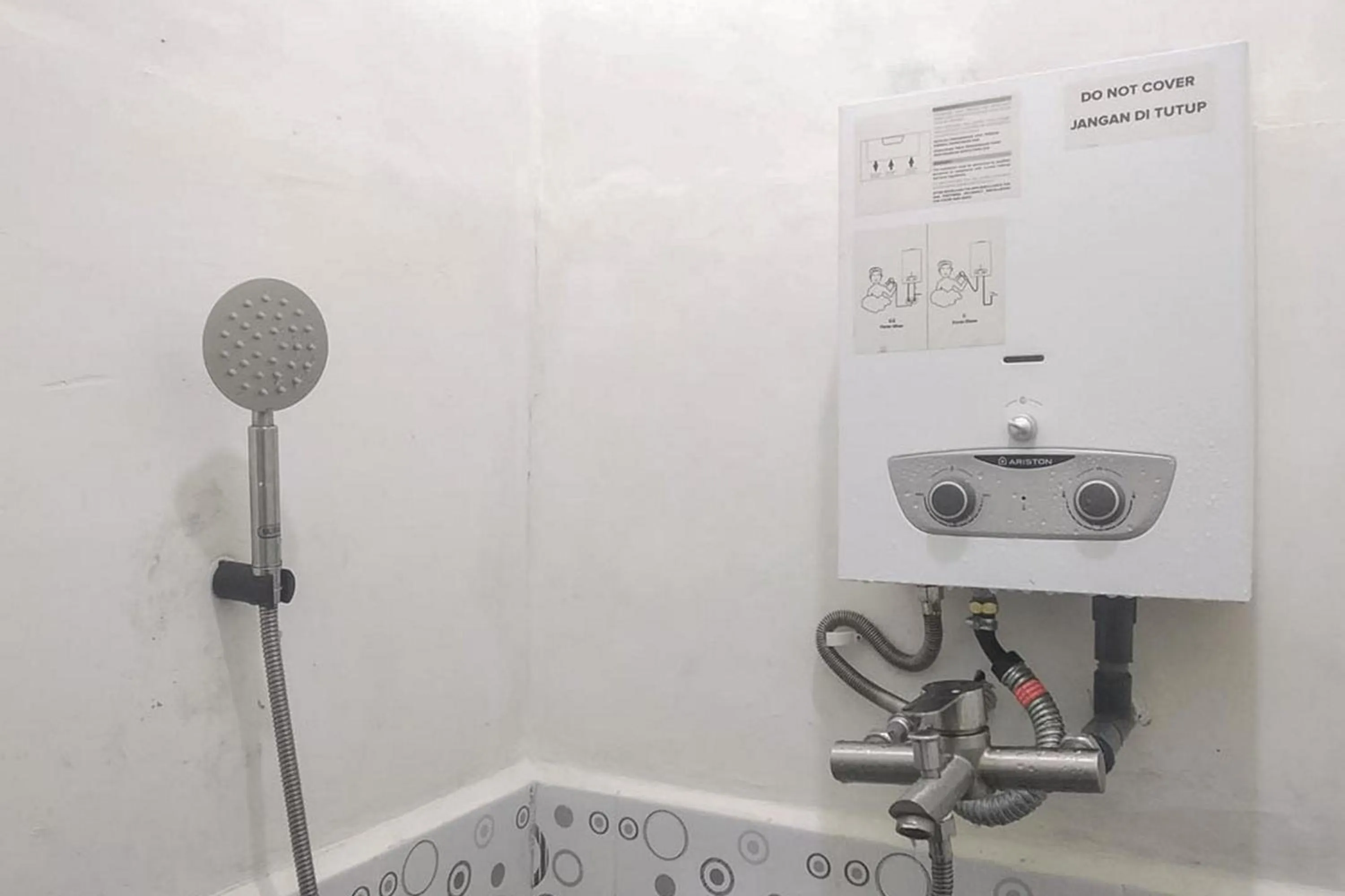 Bathroom in Nayla Homestay Jambi Mitra RedDoorz