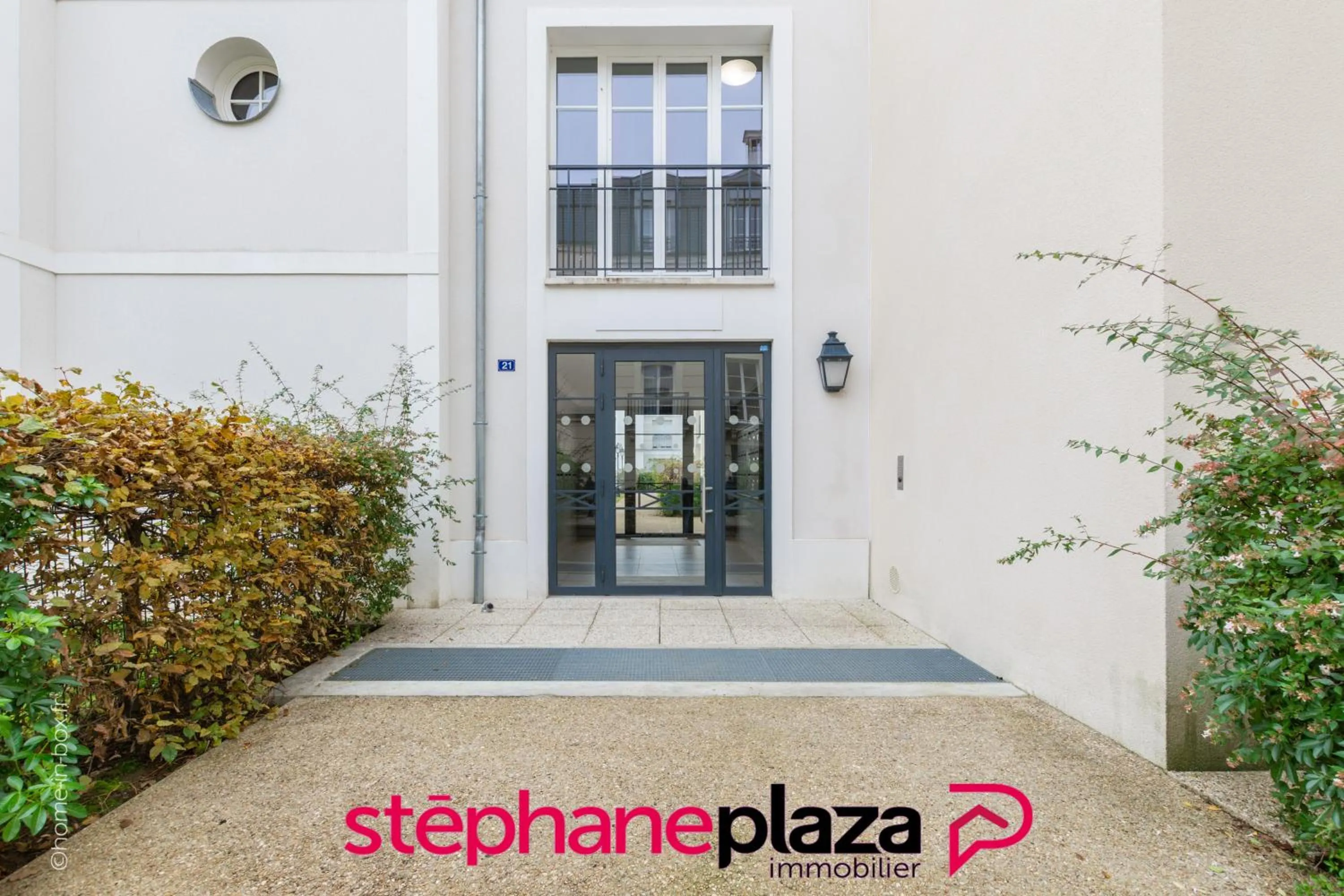 Bathroom in Plaza Scandinaves 05