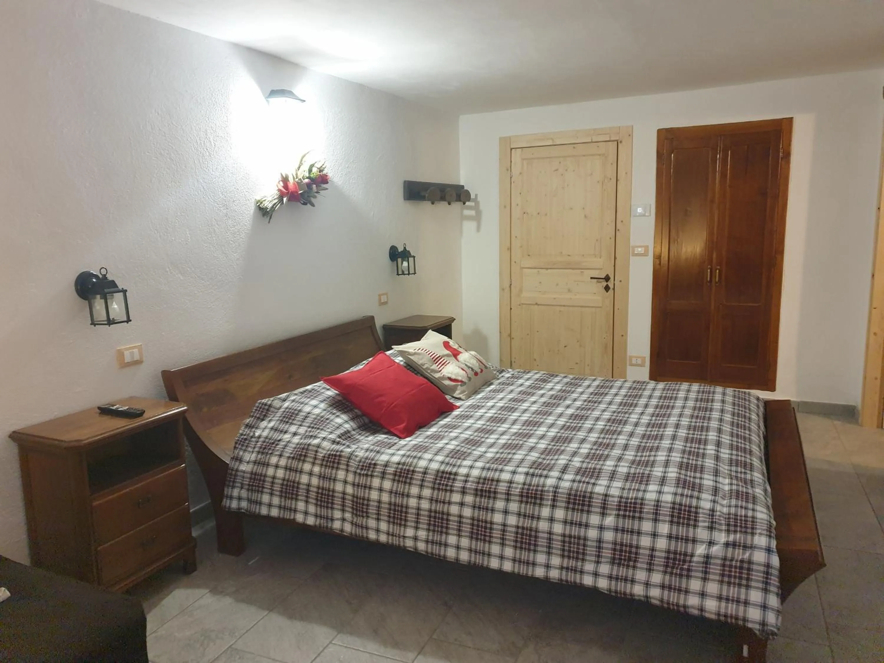 Large Double Room in Antica casa occitana