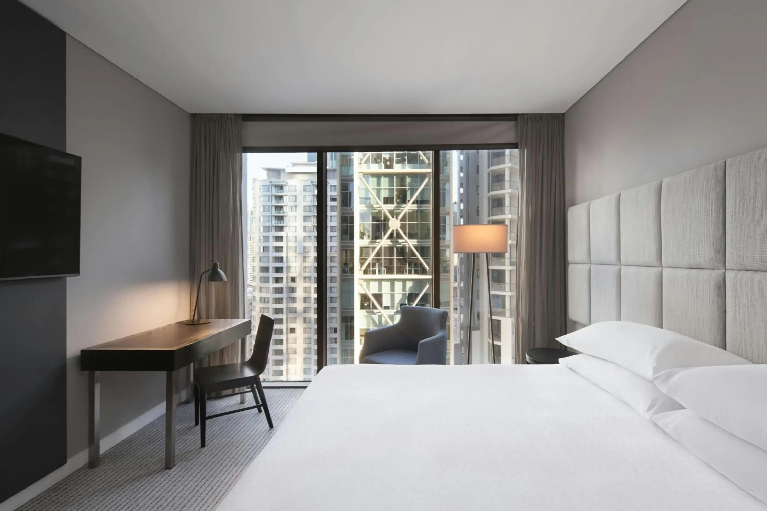 Deluxe King Room with City View in Four Points by Sheraton Brisbane Deluxe King Room with City View in Four Points by Sheraton Brisbane