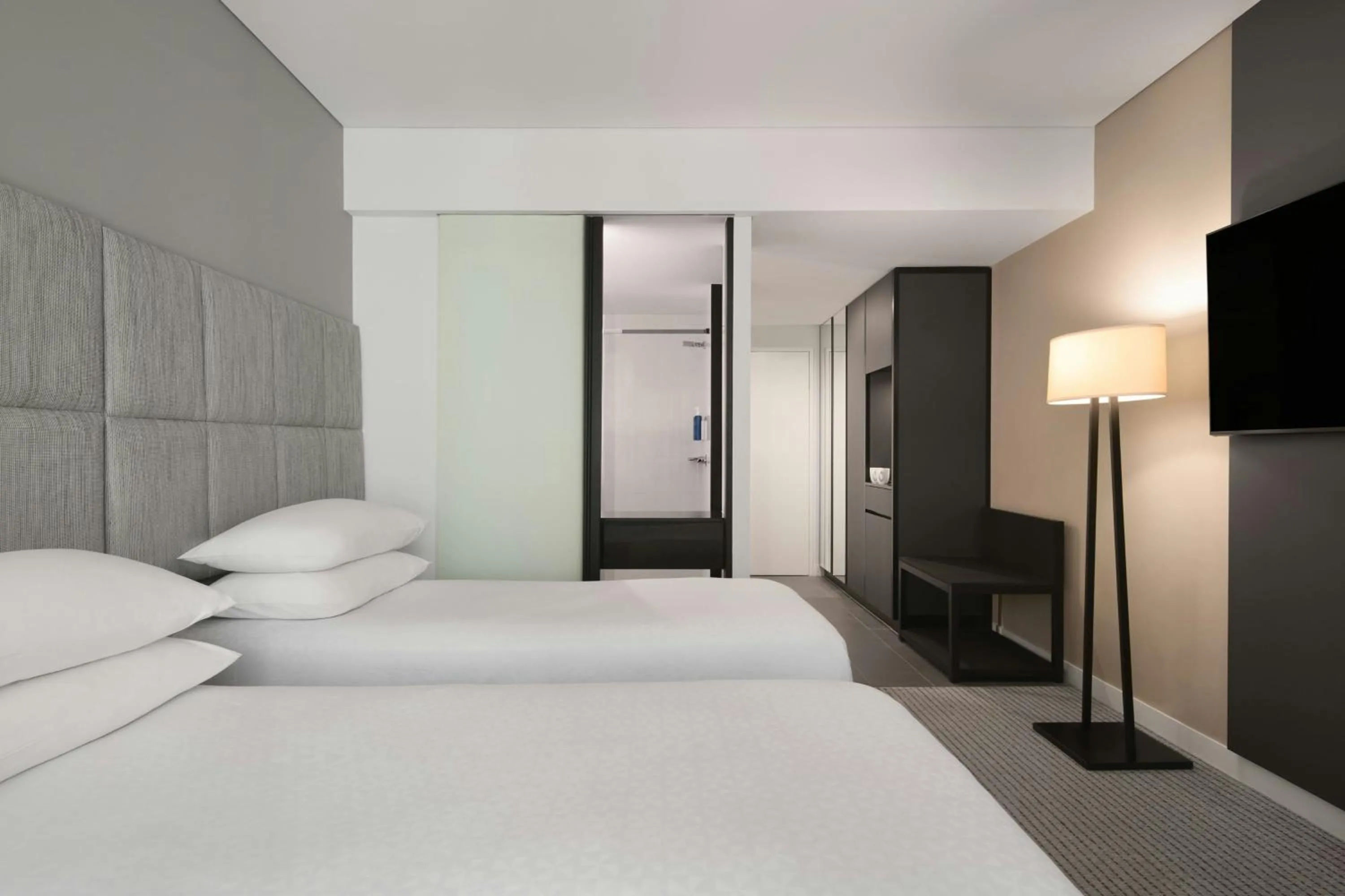 Bathroom, Bed in Four Points by Sheraton Brisbane