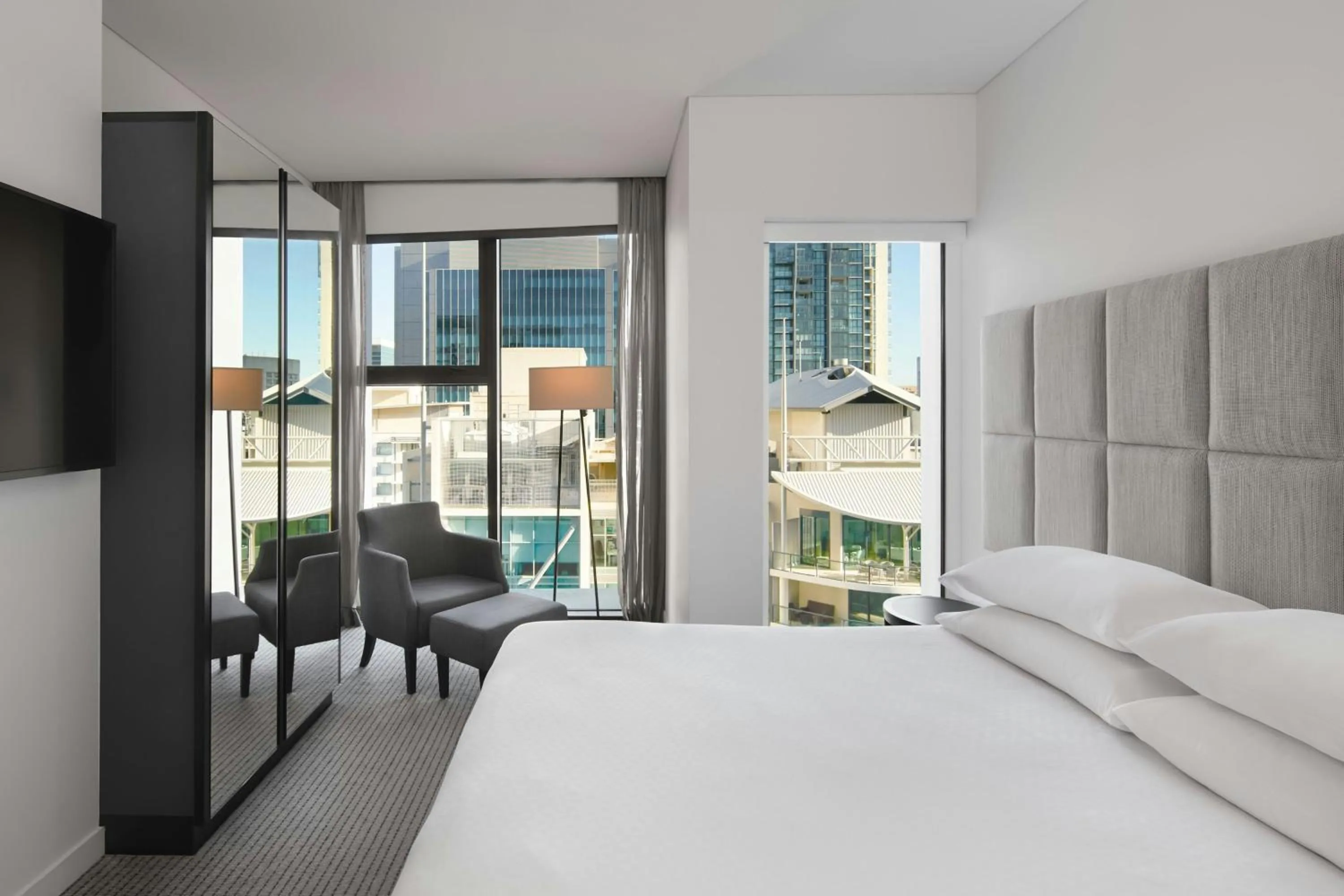 Bedroom, Bed in Four Points by Sheraton Brisbane