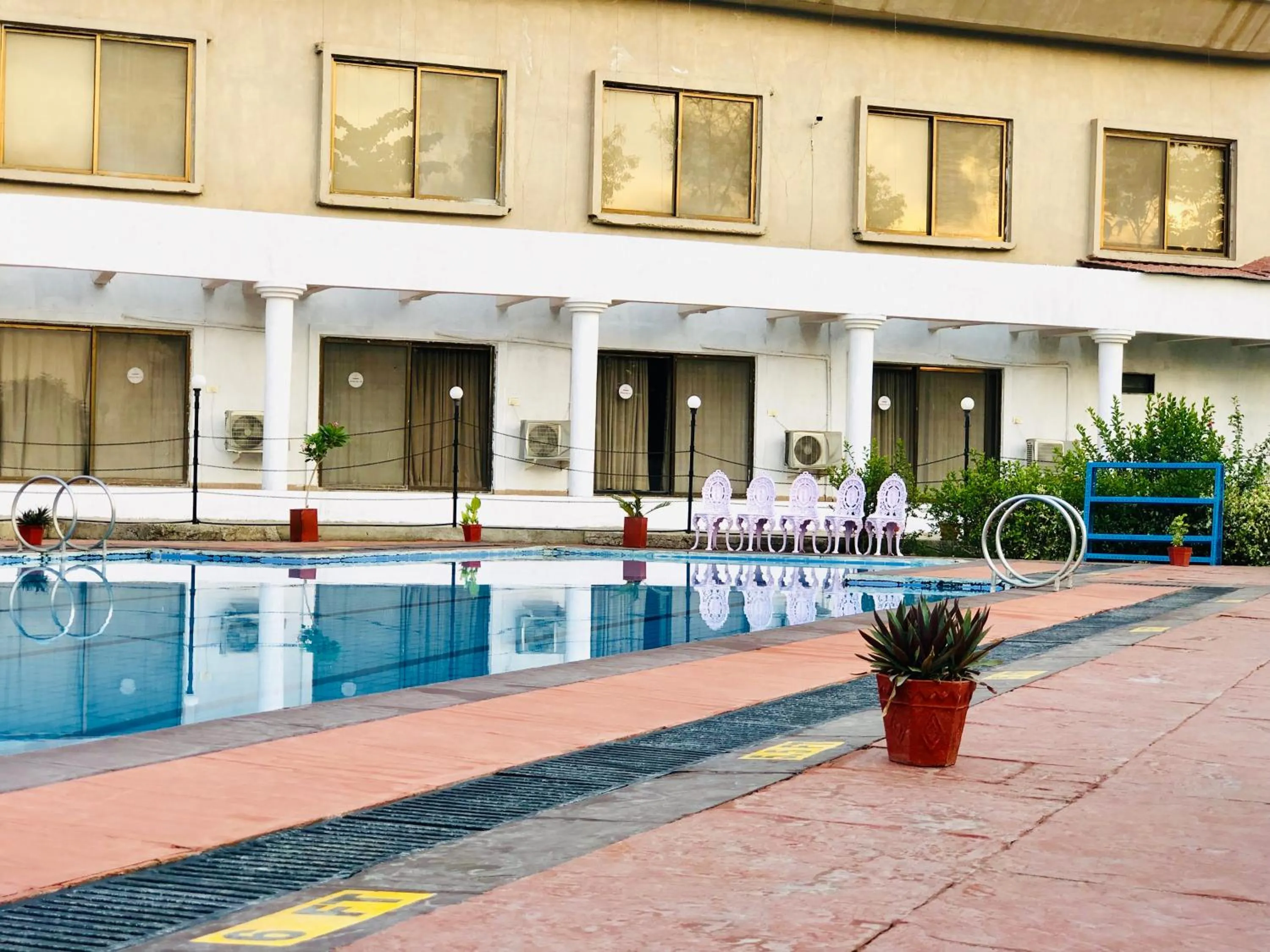 Swimming pool in VITS Kamats Resort, Silvassa