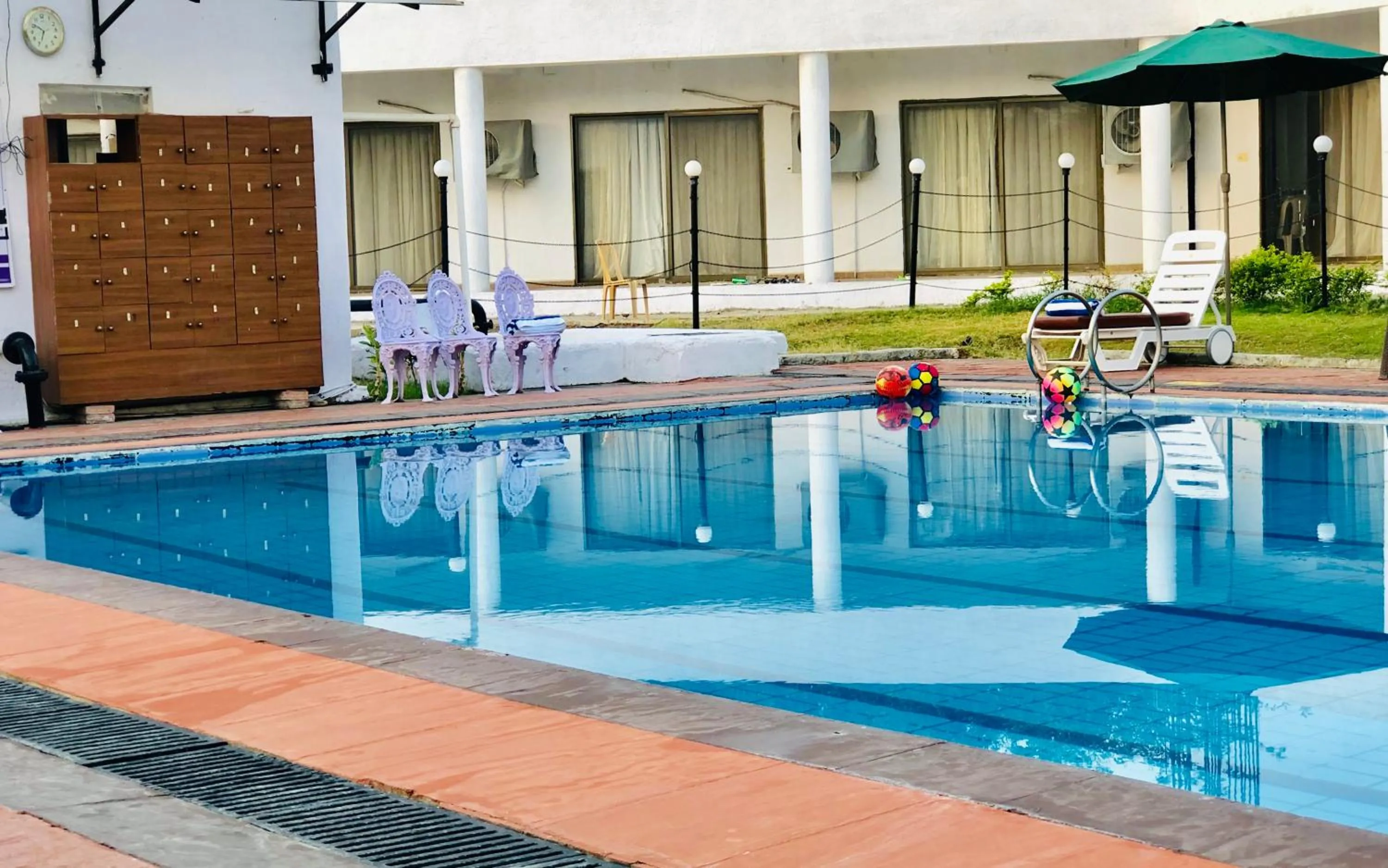 Swimming pool in VITS Kamats Resort, Silvassa