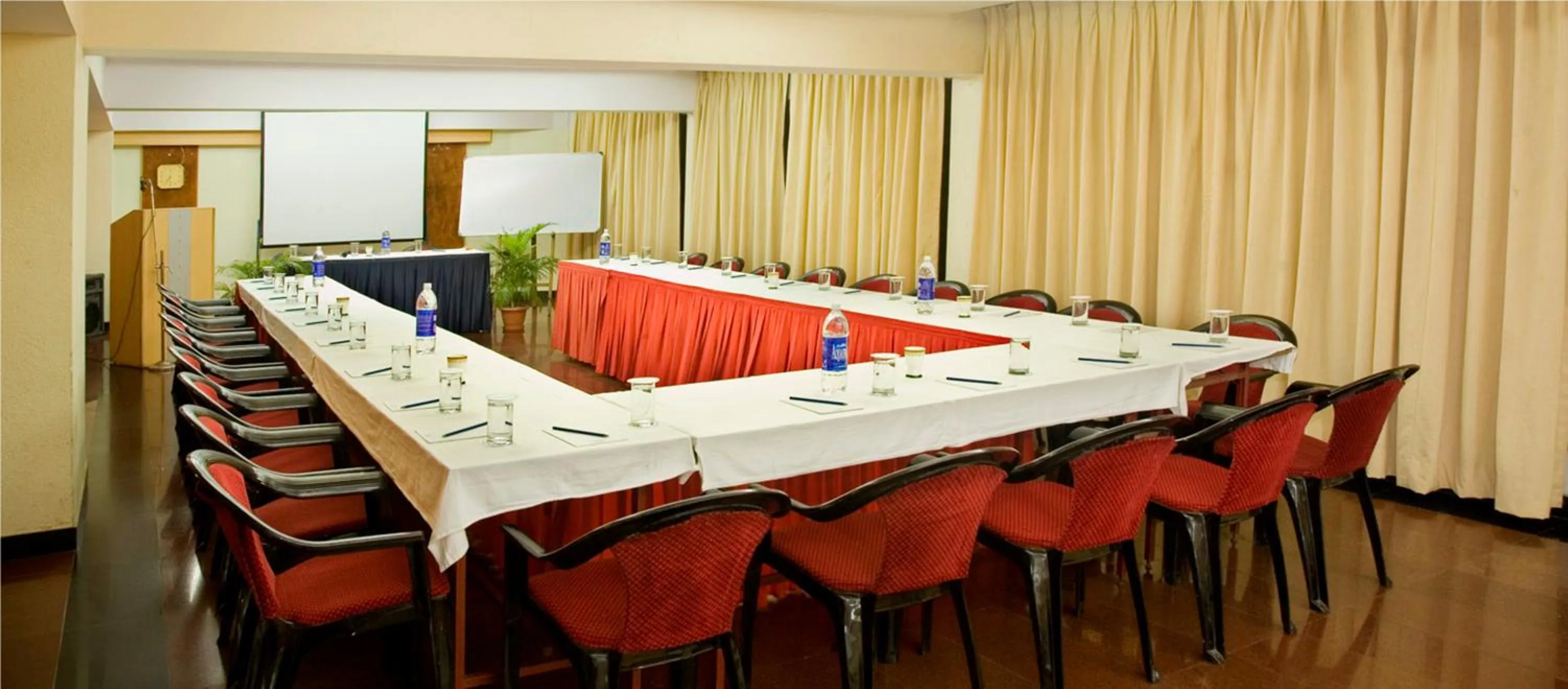Meeting/conference room in VITS Kamats Resort, Silvassa