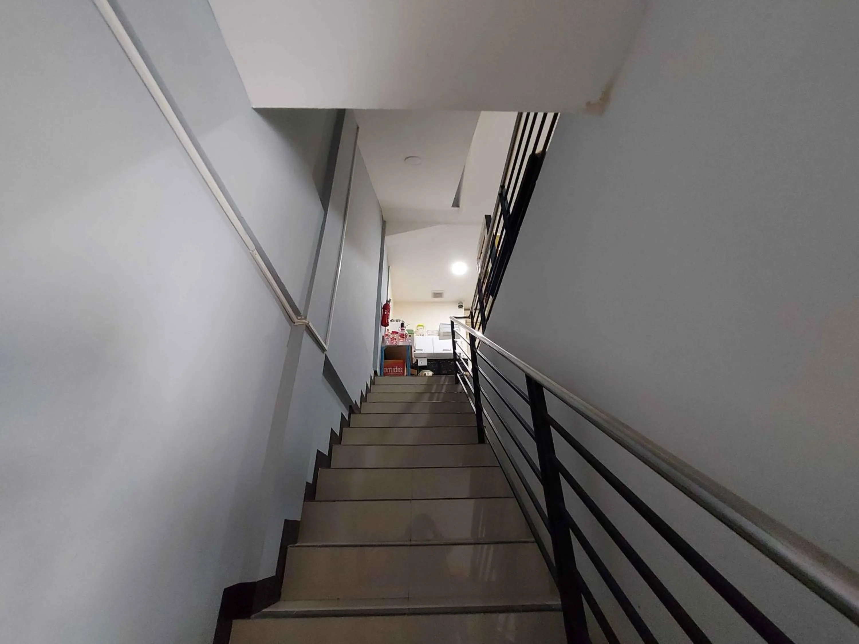 Property building in Rons City Hotel near Simpang Lima Semarang Mitra RedDoorz