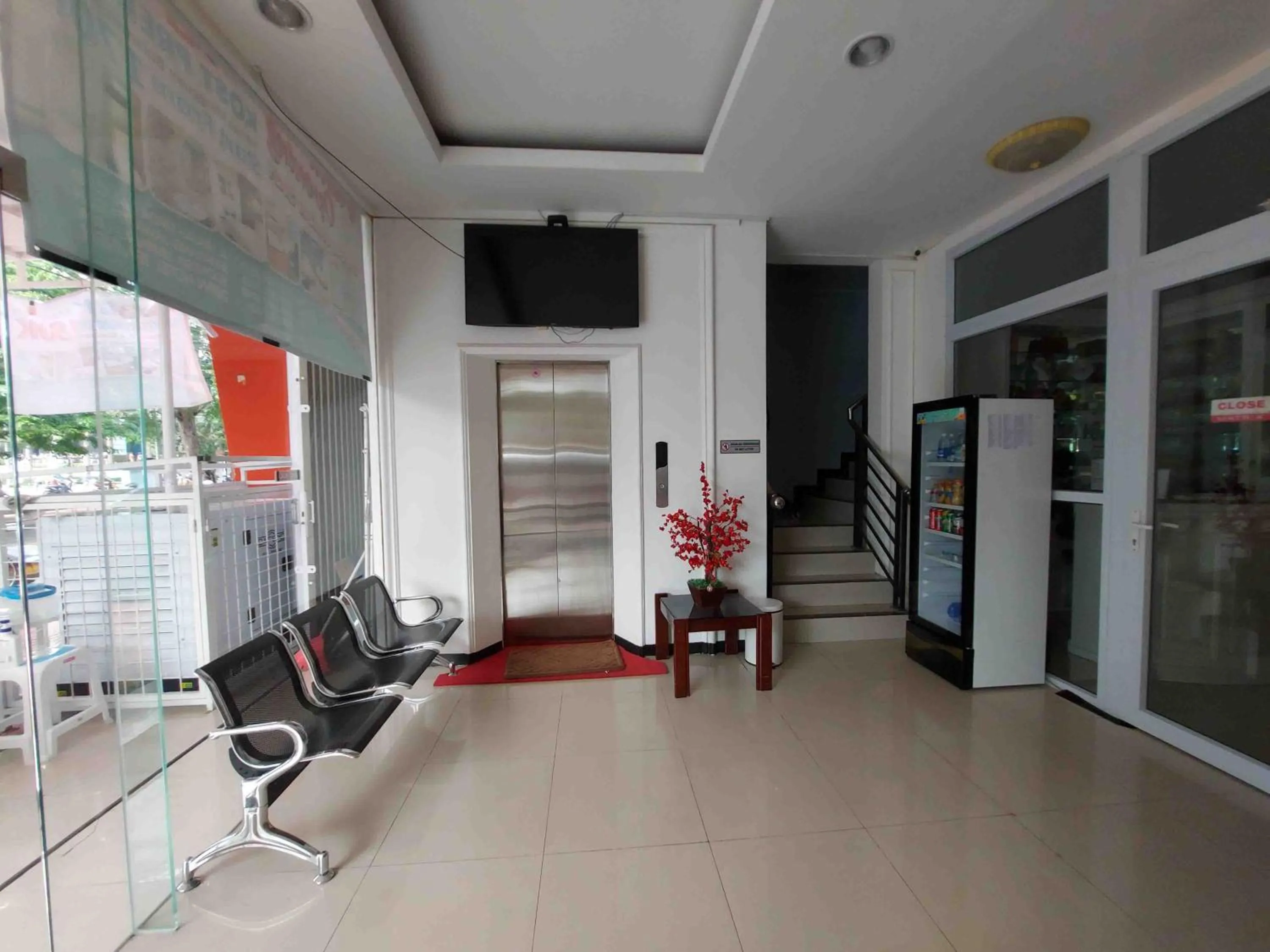 Lobby or reception in Rons City Hotel near Simpang Lima Semarang Mitra RedDoorz