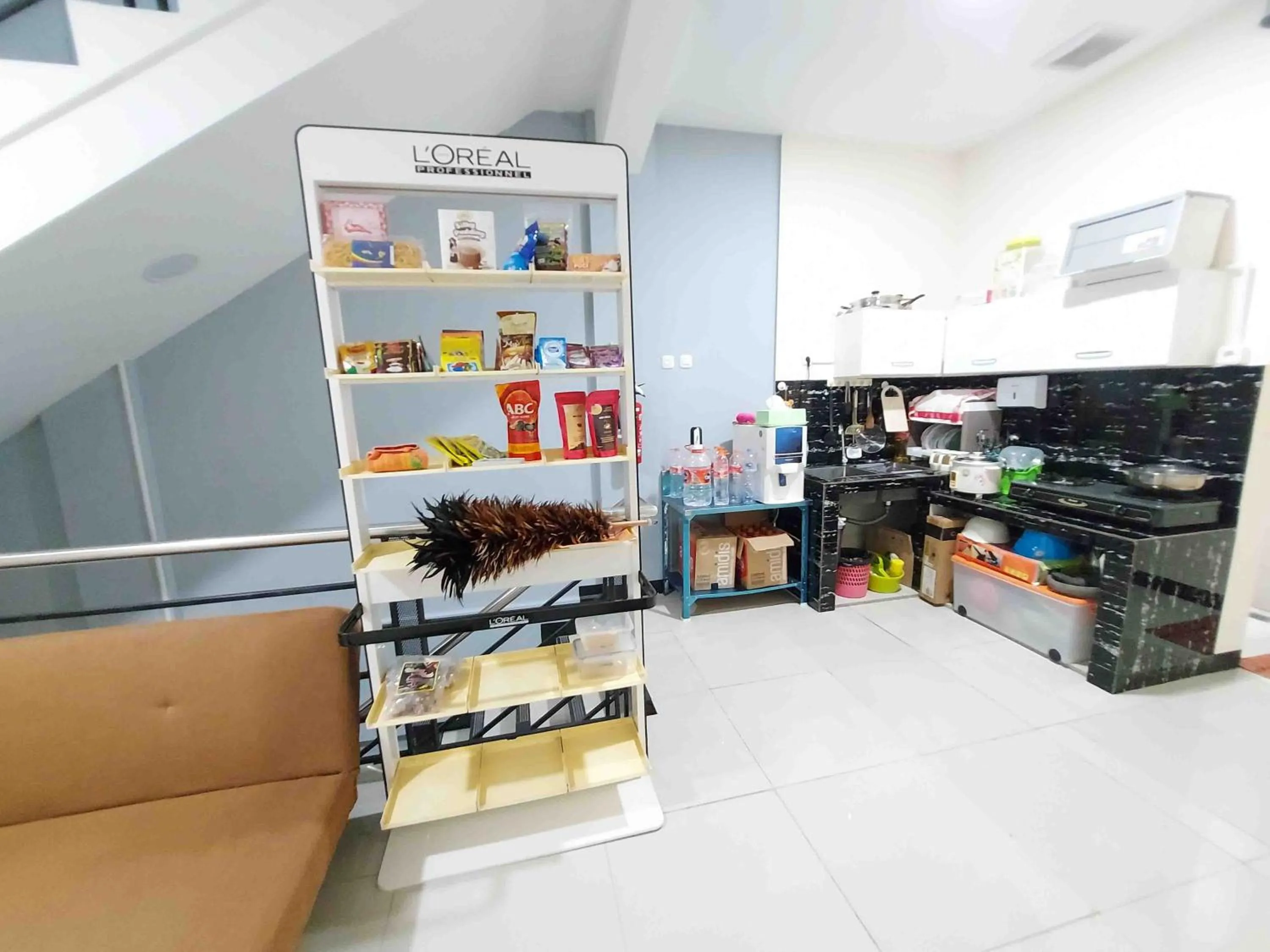 Kitchen or kitchenette in Rons City Hotel near Simpang Lima Semarang Mitra RedDoorz