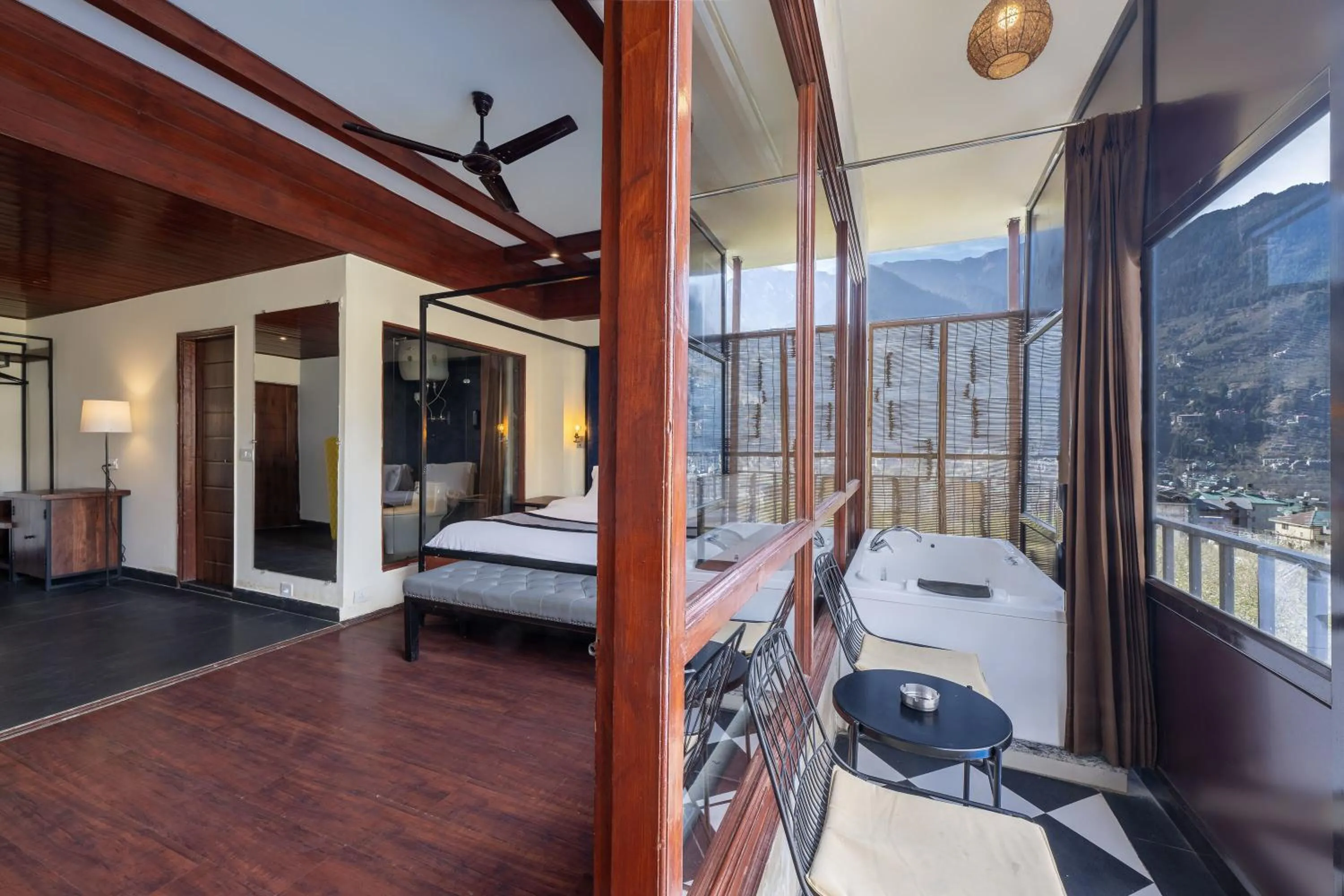 Bed in Echor Himalayan Aurum Manali